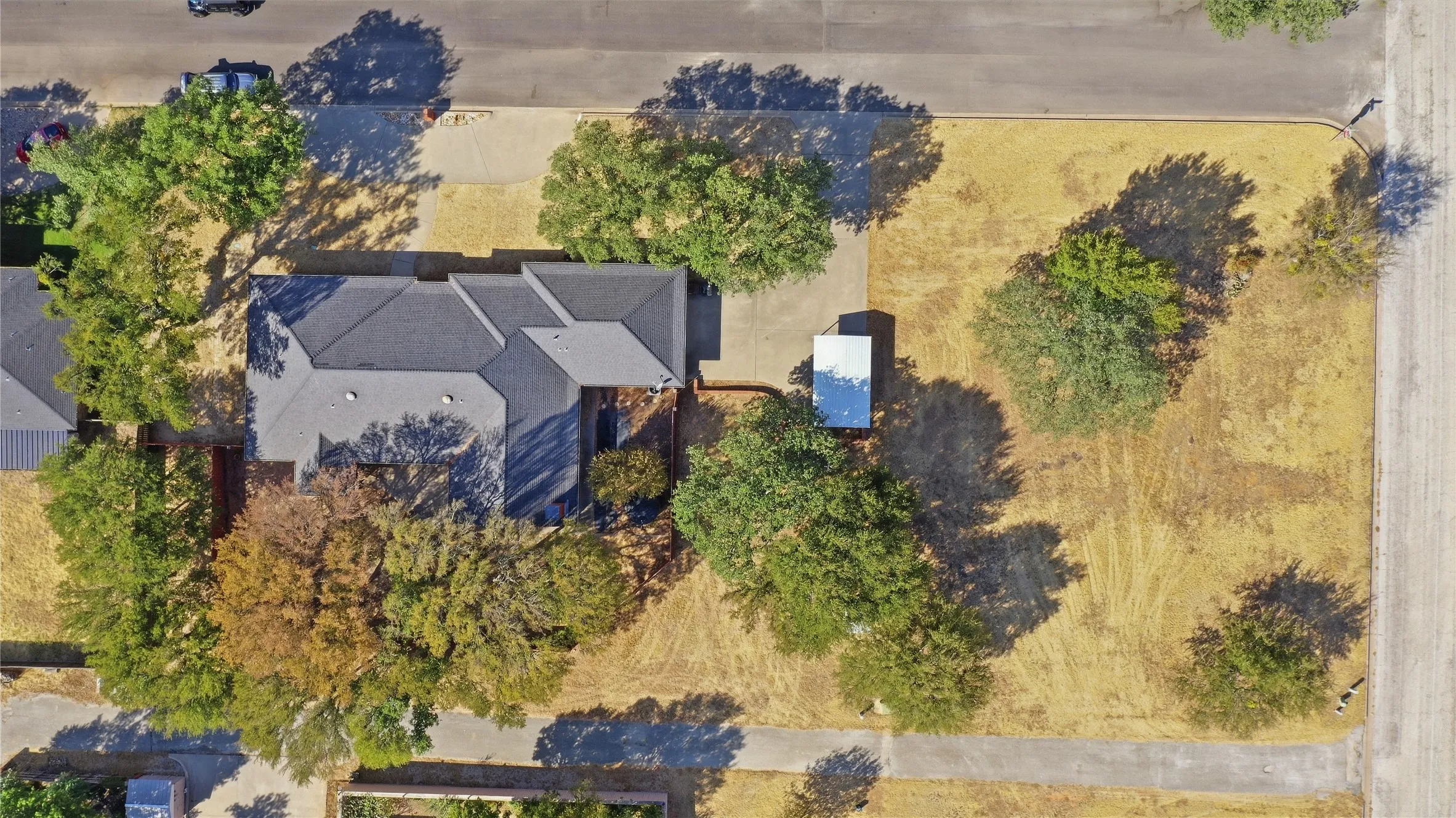 Single Family Residence For Sale in Young County , 2116 Cherokee Loop, Graham, Texas 76450, 4 Bedroom, 3 Bathroom, 2 Garage spaces, 2,931 Sqft, built in 1998, mls#21392358, Real Estate Agent in Graham, Homes For Sale in Young county, Homes For Sale in Graham, Realtor in Graham Texas, Real Estate Brokerage Independent Realty Texas, Luminita Cordes Realtor
