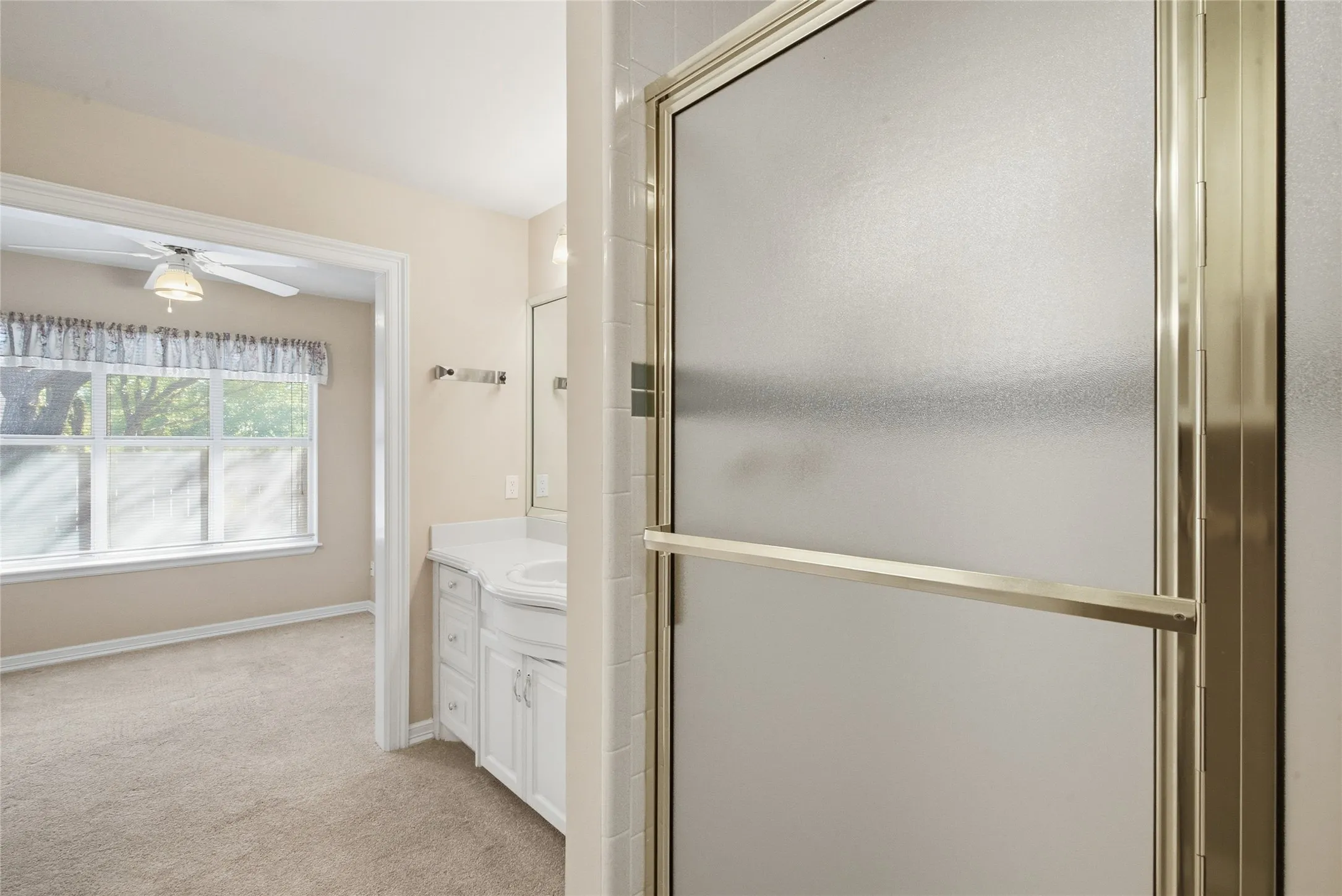Single Family Residence For Sale in Young County , 2116 Cherokee Loop, Graham, Texas 76450, 4 Bedroom, 3 Bathroom, 2 Garage spaces, 2,931 Sqft, built in 1998, mls#21392358, Real Estate Agent in Graham, Homes For Sale in Young county, Homes For Sale in Graham, Realtor in Graham Texas, Real Estate Brokerage Independent Realty Texas, Luminita Cordes Realtor