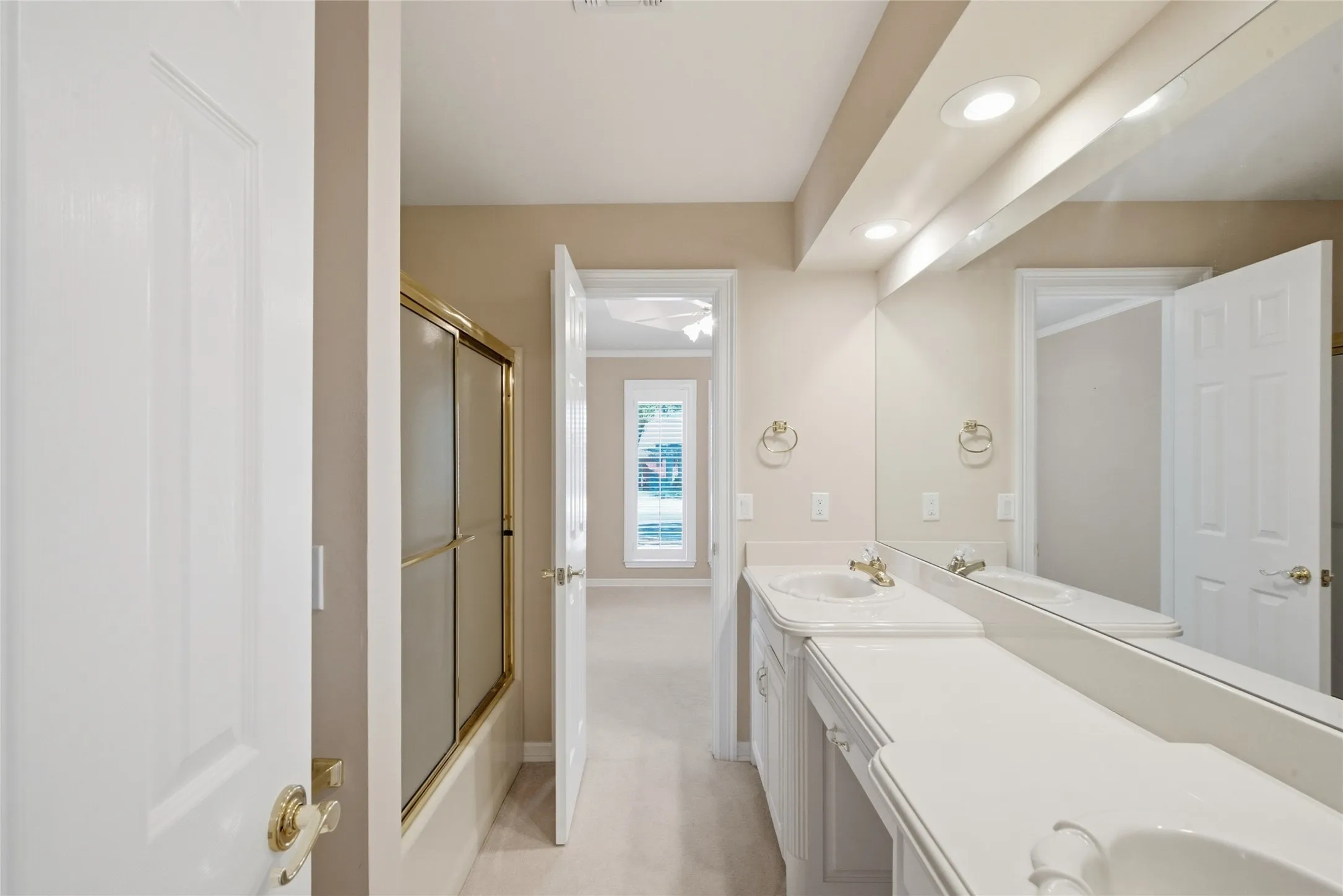 Single Family Residence For Sale in Young County , 2116 Cherokee Loop, Graham, Texas 76450, 4 Bedroom, 3 Bathroom, 2 Garage spaces, 2,931 Sqft, built in 1998, mls#21392358, Real Estate Agent in Graham, Homes For Sale in Young county, Homes For Sale in Graham, Realtor in Graham Texas, Real Estate Brokerage Independent Realty Texas, Luminita Cordes Realtor