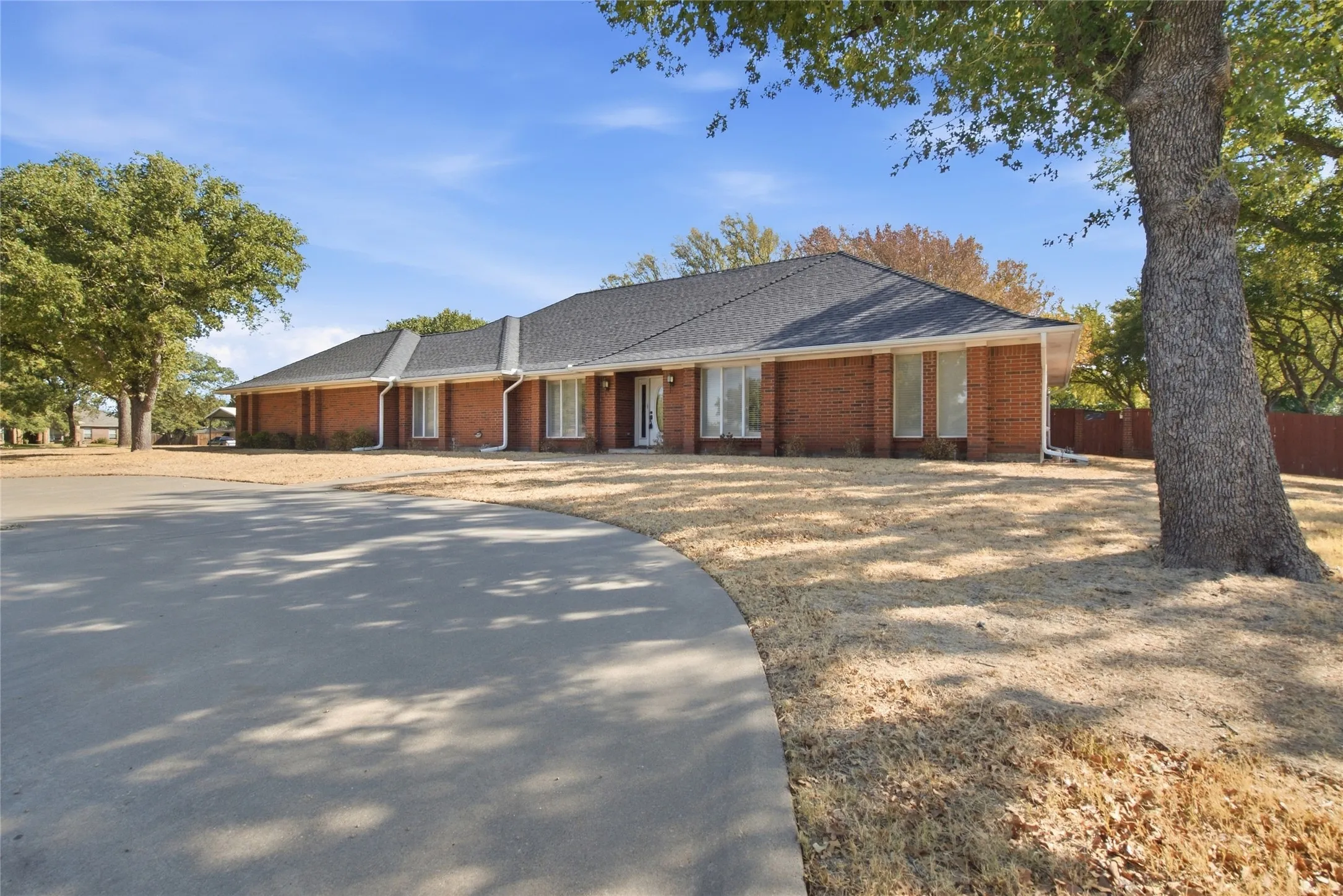 Single Family Residence For Sale in Young County , 2116 Cherokee Loop, Graham, Texas 76450, 4 Bedroom, 3 Bathroom, 2 Garage spaces, 2,931 Sqft, built in 1998, mls#21392358, Real Estate Agent in Graham, Homes For Sale in Young county, Homes For Sale in Graham, Realtor in Graham Texas, Real Estate Brokerage Independent Realty Texas, Luminita Cordes Realtor