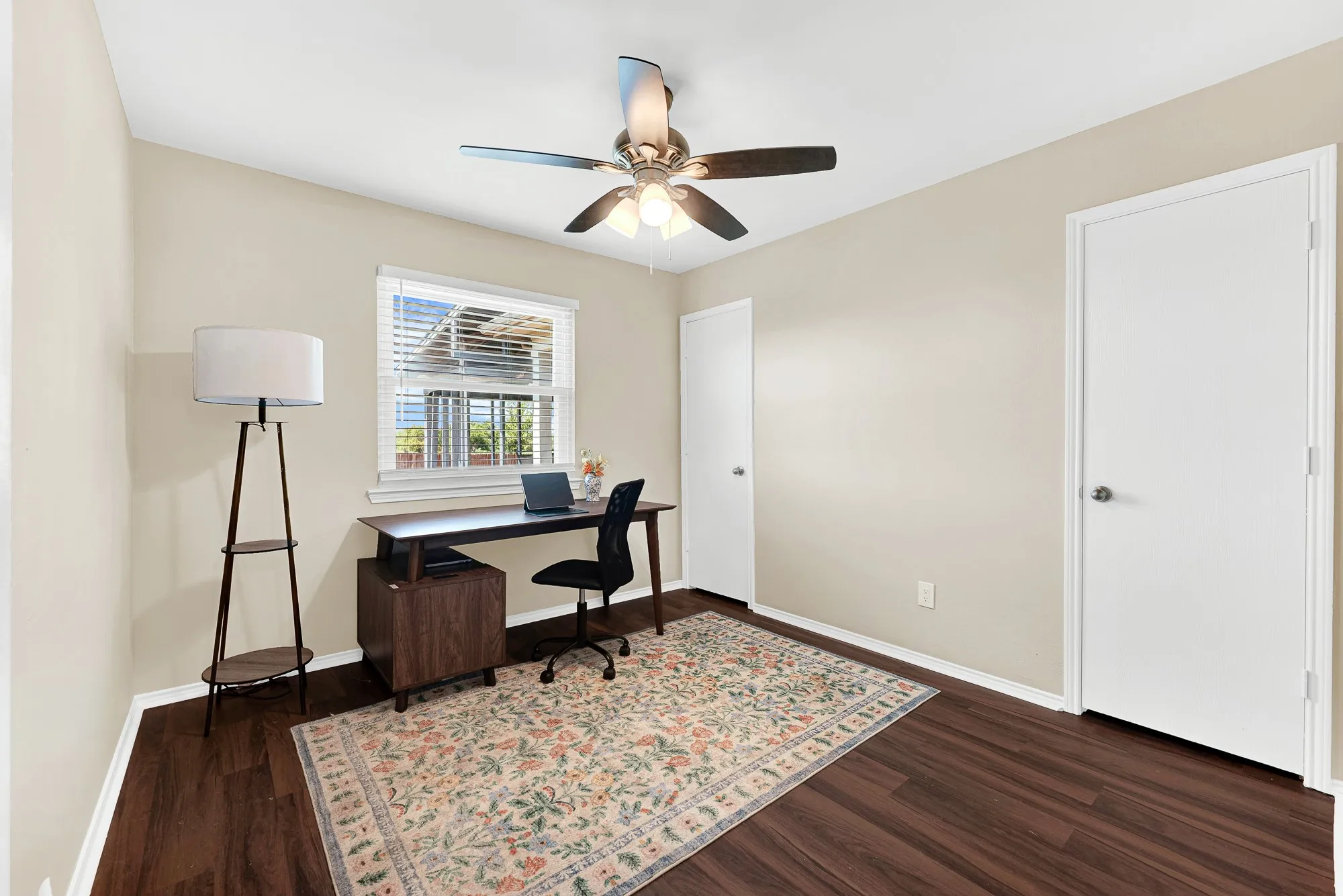 Single Family Residence For Sale in Denton County , 1208 Feather Crest Drive, Krum, Texas 76249, 4 Bedroom, 2 Bathroom, 2 Garage spaces, 1,771 Sqft, built in 2006, mls#21390246, Real Estate Agent in Krum, Homes For Sale in Denton county, Homes For Sale in Krum, Realtor in Krum Texas, Real Estate Brokerage Independent Realty Texas, Luminita Cordes Realtor