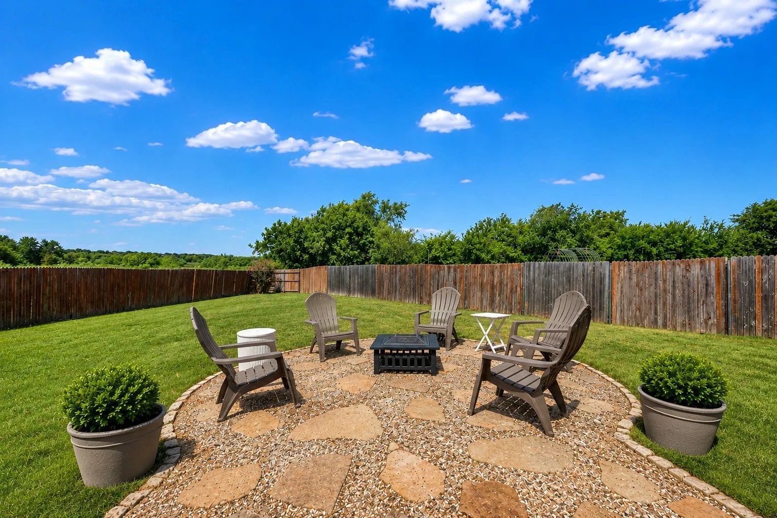Single Family Residence For Sale in Denton County , 1208 Feather Crest Drive, Krum, Texas 76249, 4 Bedroom, 2 Bathroom, 2 Garage spaces, 1,771 Sqft, built in 2006, mls#21390246, Real Estate Agent in Krum, Homes For Sale in Denton county, Homes For Sale in Krum, Realtor in Krum Texas, Real Estate Brokerage Independent Realty Texas, Luminita Cordes Realtor