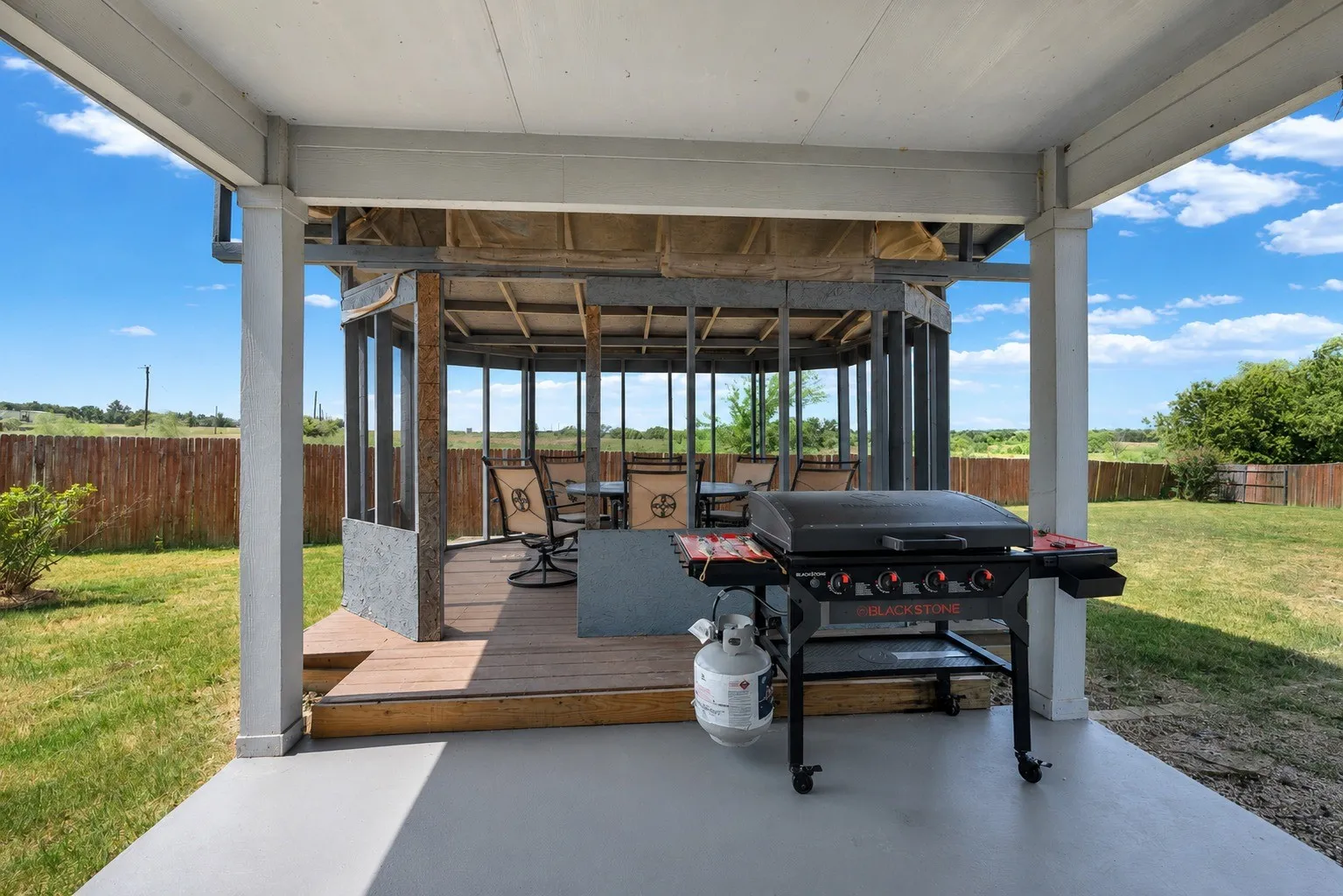 Single Family Residence For Sale in Denton County , 1208 Feather Crest Drive, Krum, Texas 76249, 4 Bedroom, 2 Bathroom, 2 Garage spaces, 1,771 Sqft, built in 2006, mls#21390246, Real Estate Agent in Krum, Homes For Sale in Denton county, Homes For Sale in Krum, Realtor in Krum Texas, Real Estate Brokerage Independent Realty Texas, Luminita Cordes Realtor
