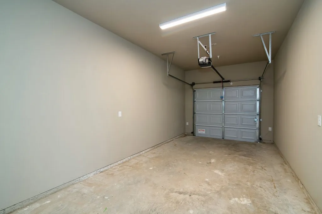 Apartment For Rent in Ellis County , 609 Harvest Moon Drive, Venus, Texas 76084, 3 Bedroom, 2 Bathroom, 1 Garage spaces, 1,347 Sqft, built in 2022, mls#21393037, Real Estate Agent in Venus, Homes For Rent in Ellis county, Homes For Rent in Venus, Realtor in Venus Texas, Real Estate Brokerage Independent Realty Texas, Luminita Cordes Realtor