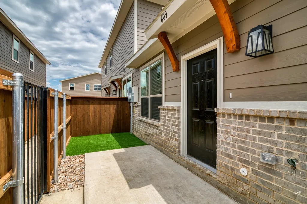 Apartment For Rent in Ellis County , 609 Harvest Moon Drive, Venus, Texas 76084, 3 Bedroom, 2 Bathroom, 1 Garage spaces, 1,347 Sqft, built in 2022, mls#21393037, Real Estate Agent in Venus, Homes For Rent in Ellis county, Homes For Rent in Venus, Realtor in Venus Texas, Real Estate Brokerage Independent Realty Texas, Luminita Cordes Realtor