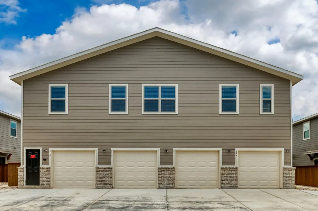 Apartment For Rent in Ellis County , 609 Harvest Moon Drive, Venus, Texas 76084, 3 Bedroom, 2 Bathroom, 1 Garage spaces, 1,347 Sqft, built in 2022, mls#21393037, Real Estate Agent in Venus, Homes For Rent in Ellis county, Homes For Rent in Venus, Realtor in Venus Texas, Real Estate Brokerage Independent Realty Texas, Luminita Cordes Realtor