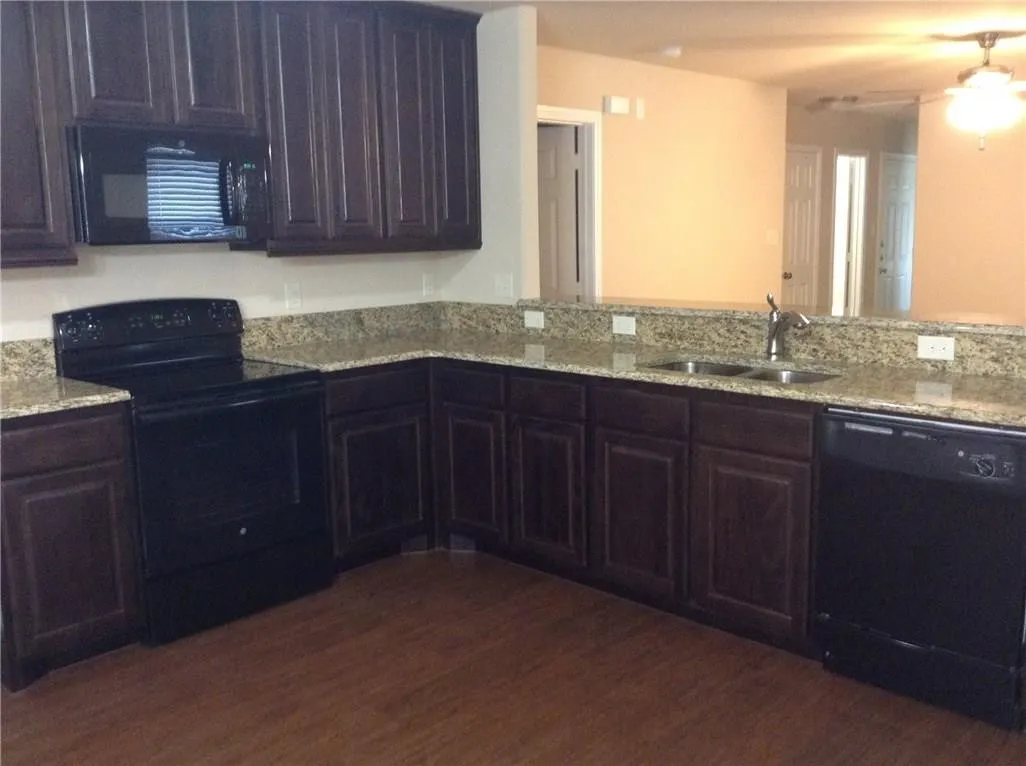 Single Family Residence For Rent in Tarrant County , 12100 Vista Oak Boulevard, Burleson, Texas 76028, 3 Bedroom, 2 Bathroom, 2 Garage spaces, 1,515 Sqft, built in 2015, mls#21393039, Real Estate Agent in Burleson, Homes For Rent in Tarrant county, Homes For Rent in Burleson, Realtor in Burleson Texas, Real Estate Brokerage Independent Realty Texas, Luminita Cordes Realtor