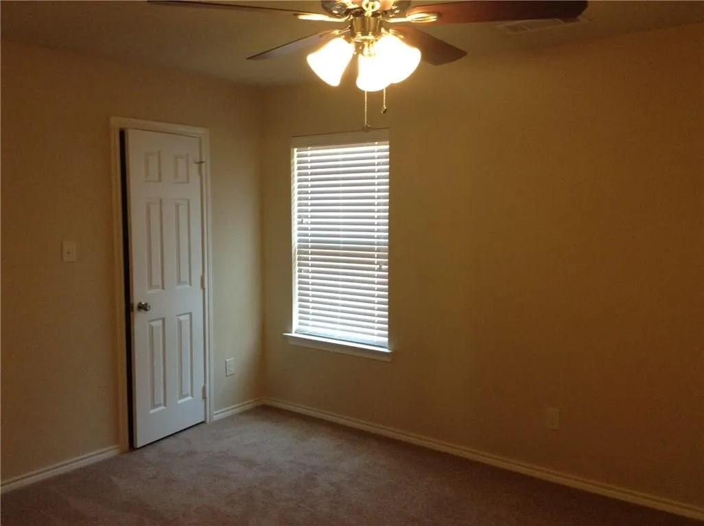 Single Family Residence For Rent in Tarrant County , 12100 Vista Oak Boulevard, Burleson, Texas 76028, 3 Bedroom, 2 Bathroom, 2 Garage spaces, 1,515 Sqft, built in 2015, mls#21393039, Real Estate Agent in Burleson, Homes For Rent in Tarrant county, Homes For Rent in Burleson, Realtor in Burleson Texas, Real Estate Brokerage Independent Realty Texas, Luminita Cordes Realtor