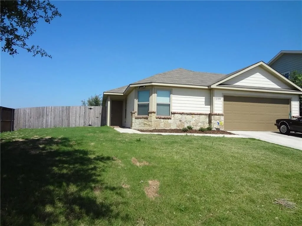 Single Family Residence For Rent in Tarrant County , 12100 Vista Oak Boulevard, Burleson, Texas 76028, 3 Bedroom, 2 Bathroom, 2 Garage spaces, 1,515 Sqft, built in 2015, mls#21393039, Real Estate Agent in Burleson, Homes For Rent in Tarrant county, Homes For Rent in Burleson, Realtor in Burleson Texas, Real Estate Brokerage Independent Realty Texas, Luminita Cordes Realtor
