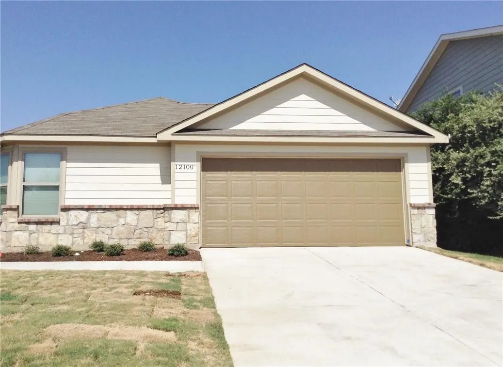 Single Family Residence For Rent in Tarrant County , 12100 Vista Oak Boulevard, Burleson, Texas 76028, 3 Bedroom, 2 Bathroom, 2 Garage spaces, 1,515 Sqft, built in 2015, mls#21393039, Real Estate Agent in Burleson, Homes For Rent in Tarrant county, Homes For Rent in Burleson, Realtor in Burleson Texas, Real Estate Brokerage Independent Realty Texas, Luminita Cordes Realtor