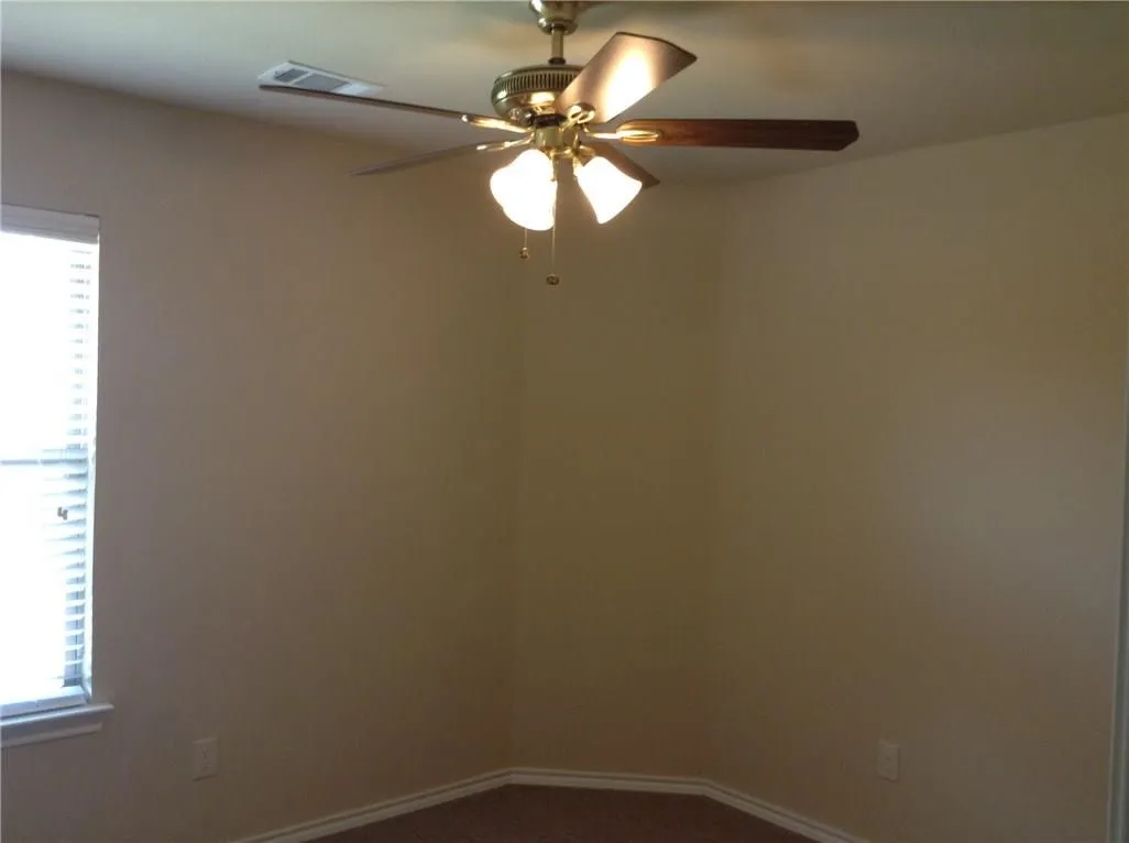 Single Family Residence For Rent in Tarrant County , 12100 Vista Oak Boulevard, Burleson, Texas 76028, 3 Bedroom, 2 Bathroom, 2 Garage spaces, 1,515 Sqft, built in 2015, mls#21393039, Real Estate Agent in Burleson, Homes For Rent in Tarrant county, Homes For Rent in Burleson, Realtor in Burleson Texas, Real Estate Brokerage Independent Realty Texas, Luminita Cordes Realtor