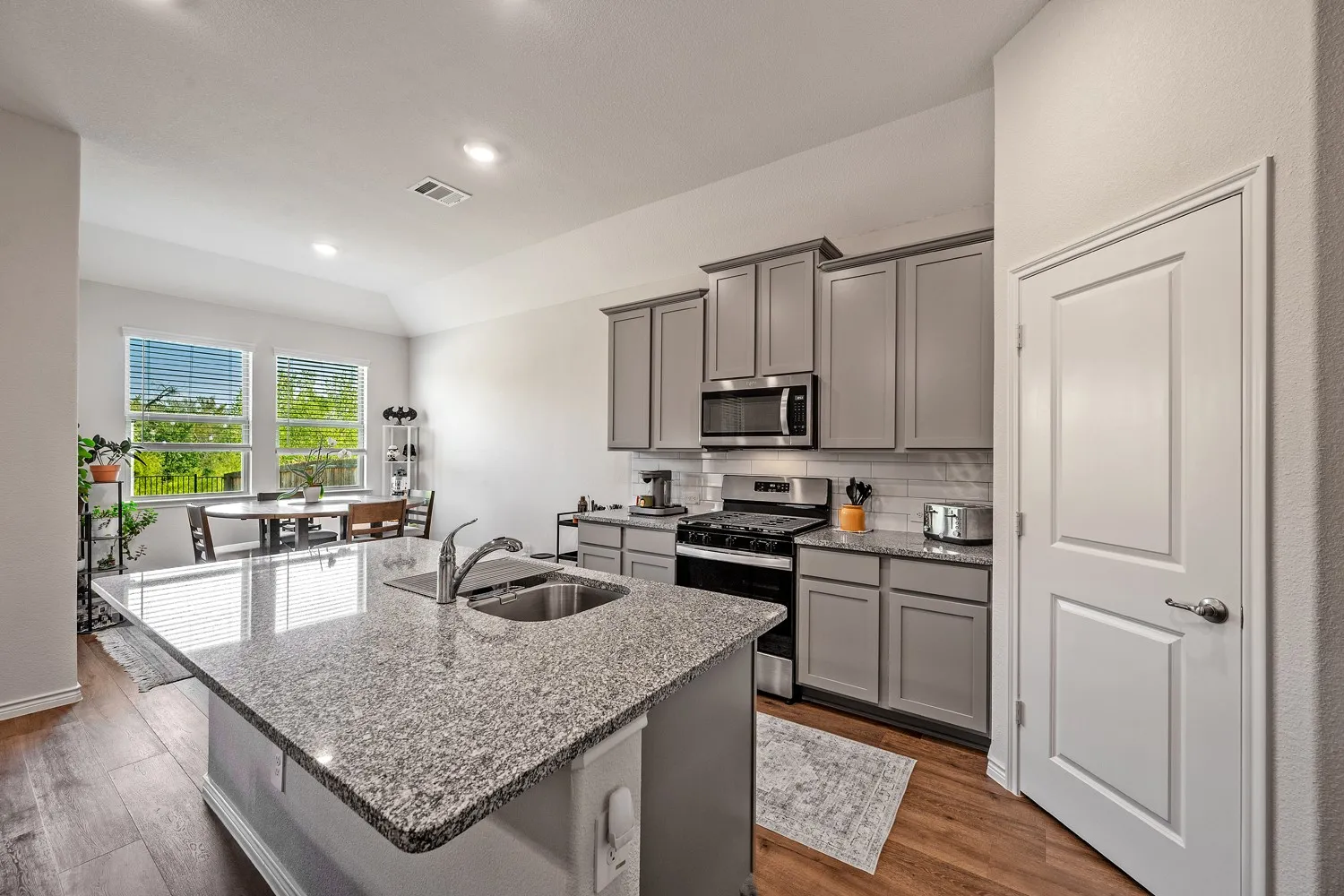 Single Family Residence For Rent in Denton County , 10505 Amarillo Lane, Aubrey, Texas 76227, 3 Bedroom, 2 Bathroom, 2 Garage spaces, 1,641 Sqft, built in 2023, mls#21392888, Real Estate Agent in Aubrey, Homes For Rent in Denton county, Homes For Rent in Aubrey, Realtor in Aubrey Texas, Real Estate Brokerage Independent Realty Texas, Luminita Cordes Realtor