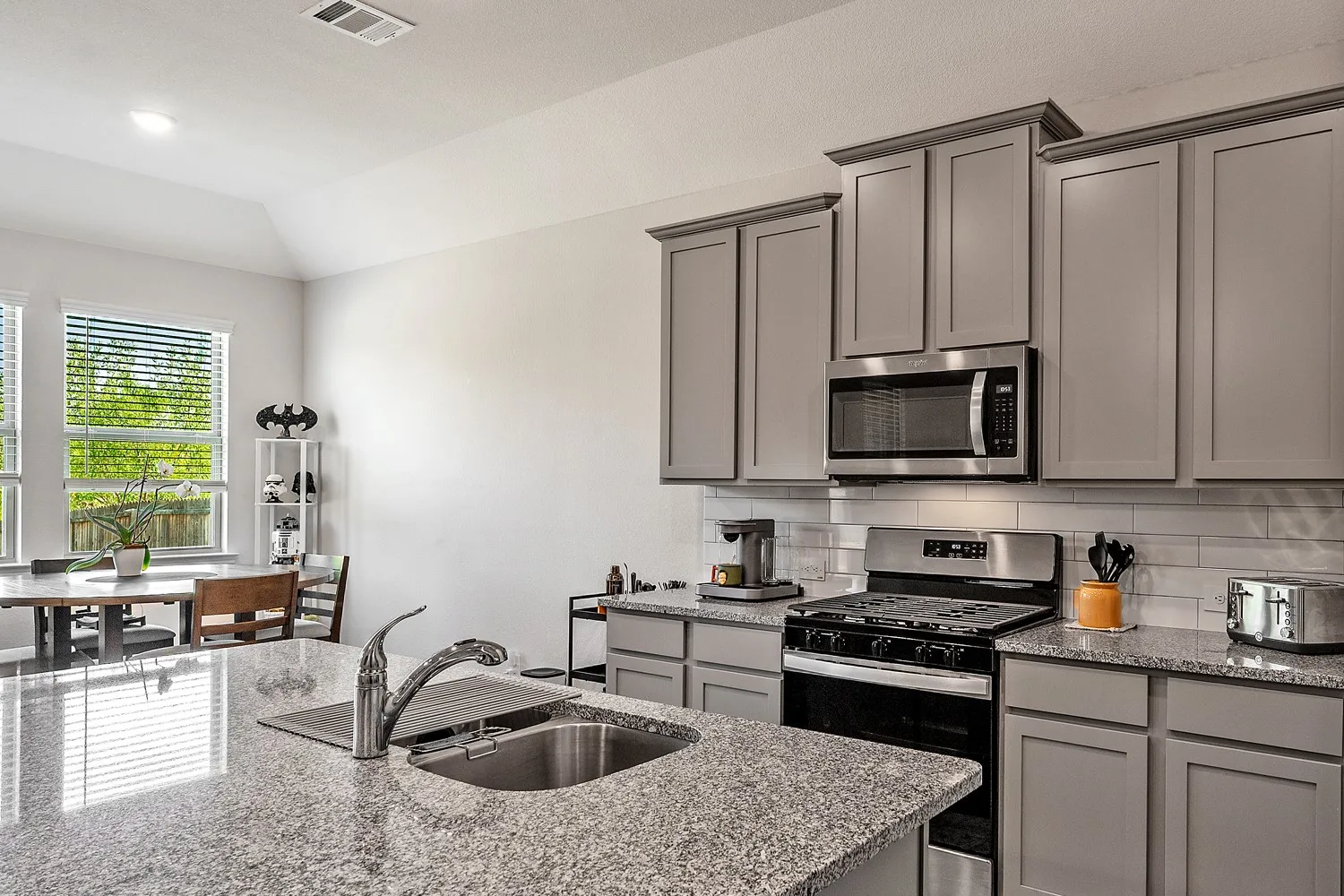 Single Family Residence For Rent in Denton County , 10505 Amarillo Lane, Aubrey, Texas 76227, 3 Bedroom, 2 Bathroom, 2 Garage spaces, 1,641 Sqft, built in 2023, mls#21392888, Real Estate Agent in Aubrey, Homes For Rent in Denton county, Homes For Rent in Aubrey, Realtor in Aubrey Texas, Real Estate Brokerage Independent Realty Texas, Luminita Cordes Realtor