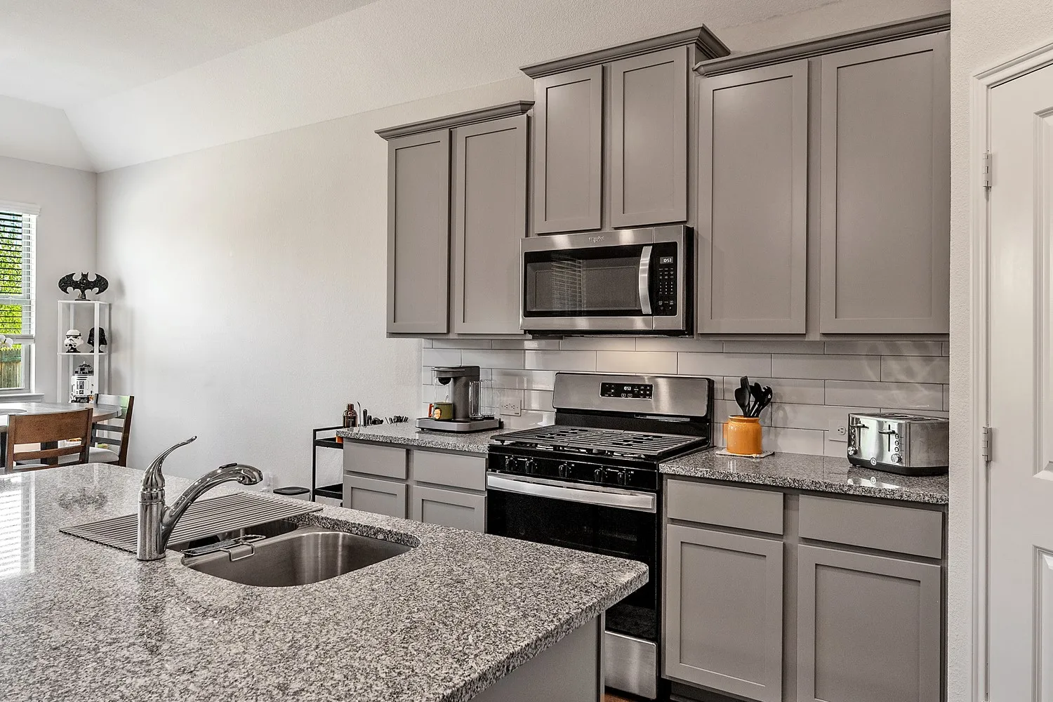 Single Family Residence For Rent in Denton County , 10505 Amarillo Lane, Aubrey, Texas 76227, 3 Bedroom, 2 Bathroom, 2 Garage spaces, 1,641 Sqft, built in 2023, mls#21392888, Real Estate Agent in Aubrey, Homes For Rent in Denton county, Homes For Rent in Aubrey, Realtor in Aubrey Texas, Real Estate Brokerage Independent Realty Texas, Luminita Cordes Realtor