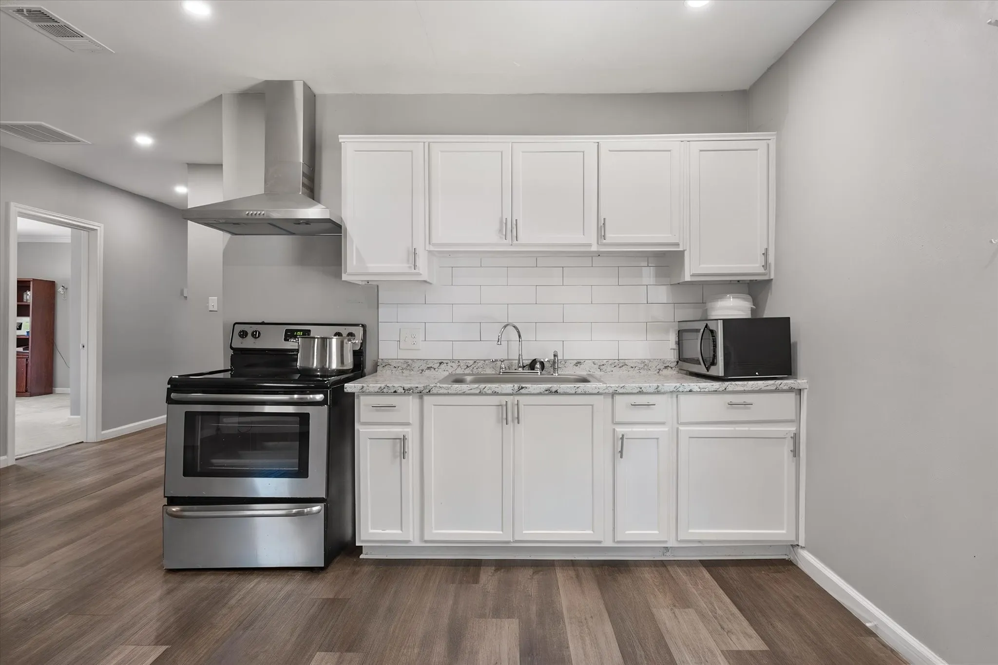 Single Family Residence For Sale in Navarro County , 918 Martin Luther King Jr Boulevard, Corsicana, Texas 75110, 3 Bedroom, 2 Bathroom, Garage spaces, 1,656 Sqft, built in 1945, mls#21392976, Real Estate Agent in Corsicana, Homes For Sale in Navarro county, Homes For Sale in Corsicana, Realtor in Corsicana Texas, Real Estate Brokerage Independent Realty Texas, Luminita Cordes Realtor