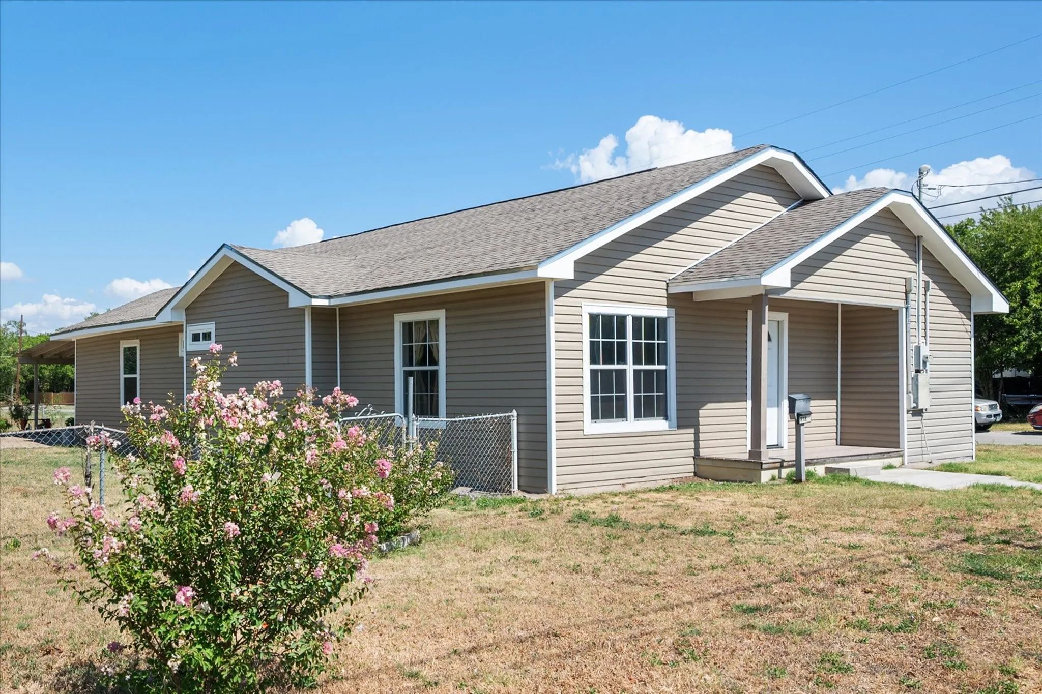 Single Family Residence For Sale in Navarro County , 918 Martin Luther King Jr Boulevard, Corsicana, Texas 75110, 3 Bedroom, 2 Bathroom, Garage spaces, 1,656 Sqft, built in 1945, mls#21392976, Real Estate Agent in Corsicana, Homes For Sale in Navarro county, Homes For Sale in Corsicana, Realtor in Corsicana Texas, Real Estate Brokerage Independent Realty Texas, Luminita Cordes Realtor