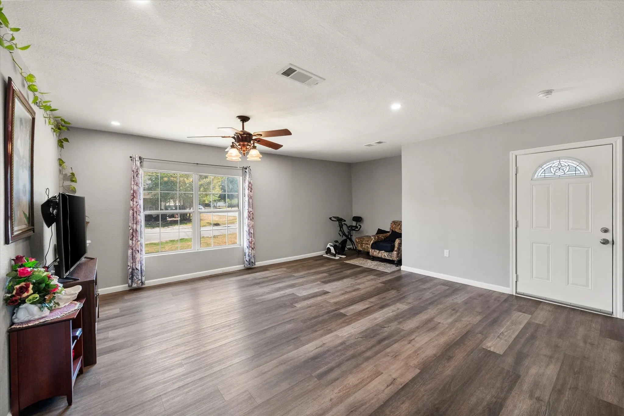 Single Family Residence For Sale in Navarro County , 918 Martin Luther King Jr Boulevard, Corsicana, Texas 75110, 3 Bedroom, 2 Bathroom, Garage spaces, 1,656 Sqft, built in 1945, mls#21392976, Real Estate Agent in Corsicana, Homes For Sale in Navarro county, Homes For Sale in Corsicana, Realtor in Corsicana Texas, Real Estate Brokerage Independent Realty Texas, Luminita Cordes Realtor