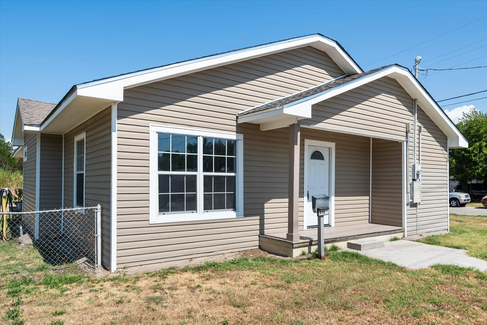 Single Family Residence For Sale in Navarro County , 918 Martin Luther King Jr Boulevard, Corsicana, Texas 75110, 3 Bedroom, 2 Bathroom, Garage spaces, 1,656 Sqft, built in 1945, mls#21392976, Real Estate Agent in Corsicana, Homes For Sale in Navarro county, Homes For Sale in Corsicana, Realtor in Corsicana Texas, Real Estate Brokerage Independent Realty Texas, Luminita Cordes Realtor