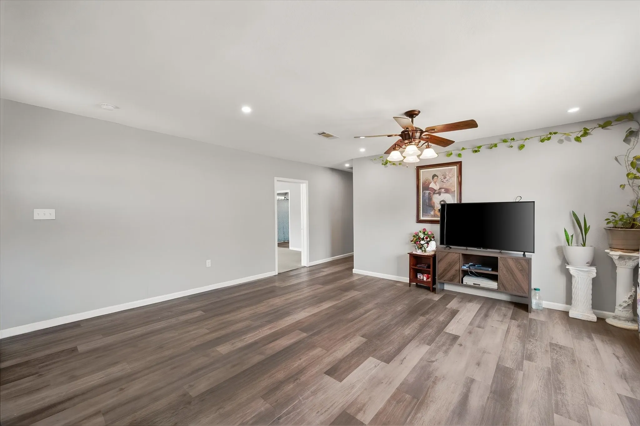 Single Family Residence For Sale in Navarro County , 918 Martin Luther King Jr Boulevard, Corsicana, Texas 75110, 3 Bedroom, 2 Bathroom, Garage spaces, 1,656 Sqft, built in 1945, mls#21392976, Real Estate Agent in Corsicana, Homes For Sale in Navarro county, Homes For Sale in Corsicana, Realtor in Corsicana Texas, Real Estate Brokerage Independent Realty Texas, Luminita Cordes Realtor