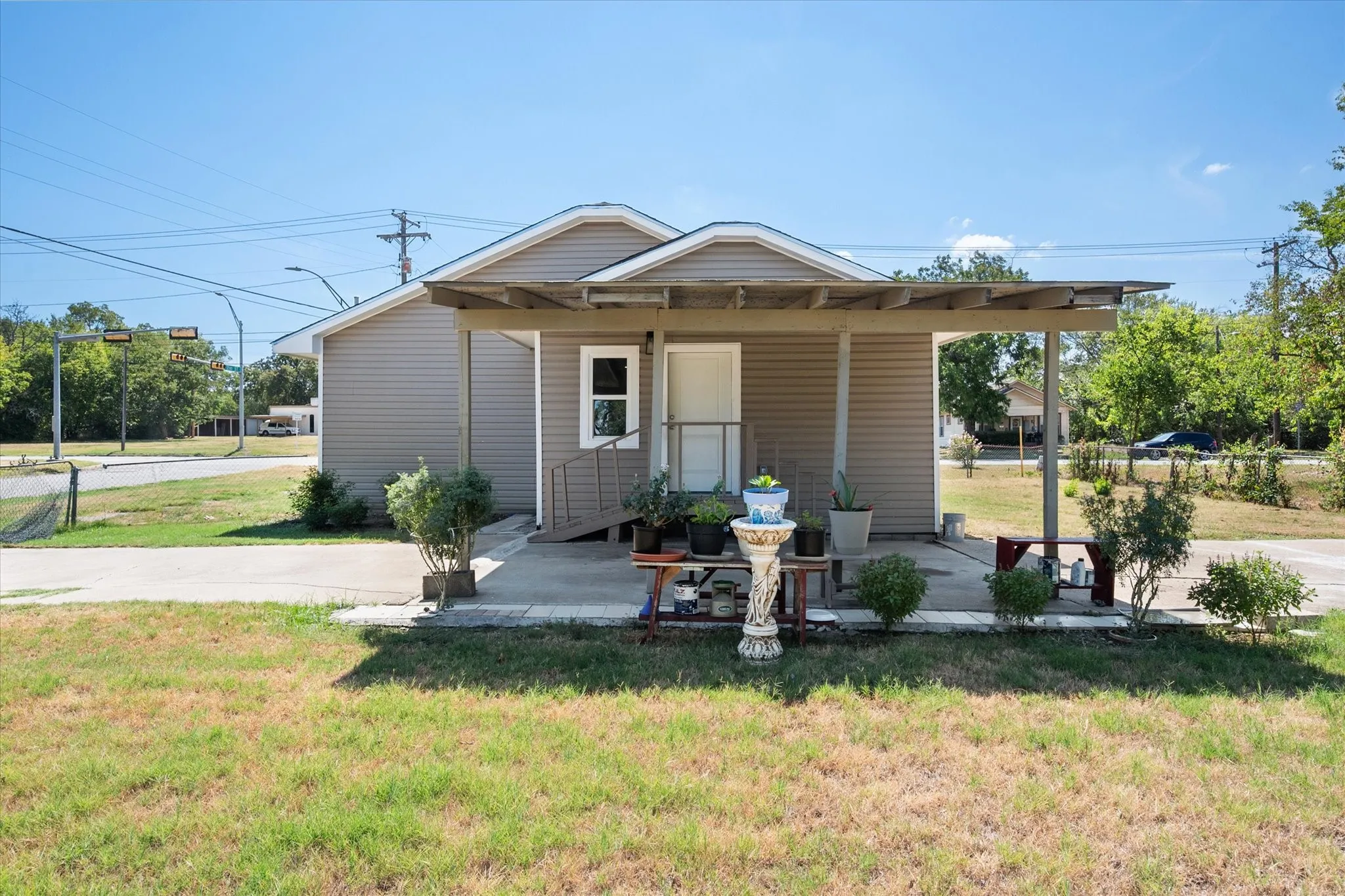 Single Family Residence For Sale in Navarro County , 918 Martin Luther King Jr Boulevard, Corsicana, Texas 75110, 3 Bedroom, 2 Bathroom, Garage spaces, 1,656 Sqft, built in 1945, mls#21392976, Real Estate Agent in Corsicana, Homes For Sale in Navarro county, Homes For Sale in Corsicana, Realtor in Corsicana Texas, Real Estate Brokerage Independent Realty Texas, Luminita Cordes Realtor
