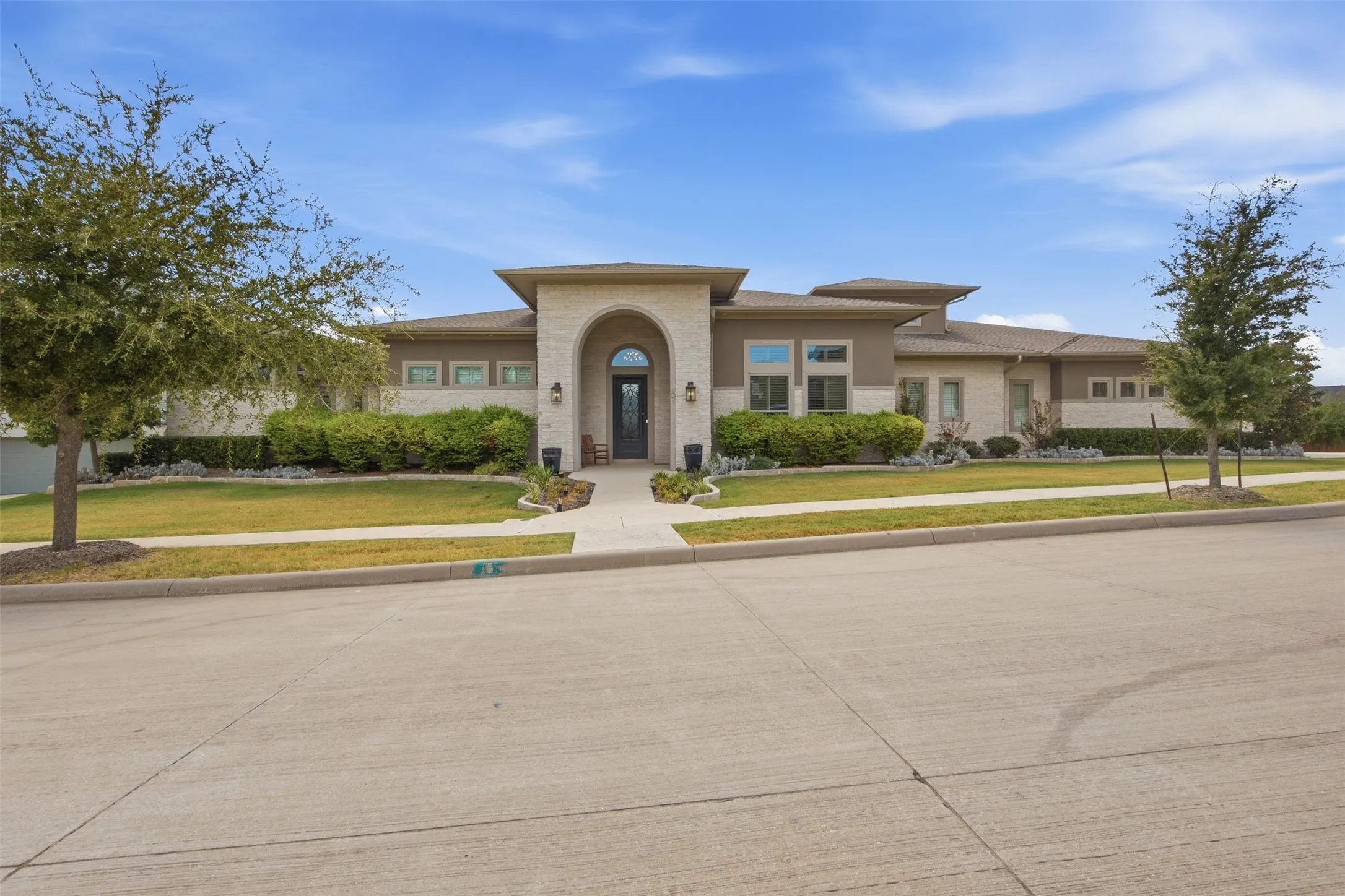 Single Family Residence For Sale in Denton County , 402 Appaloosa Run, Argyle, Texas 76226, 4 Bedroom, 4 Bathroom, 3 Garage spaces, 4,412 Sqft, built in 2016, mls#21392760, Real Estate Agent in Argyle, Homes For Sale in Denton county, Homes For Sale in Argyle, Realtor in Argyle Texas, Real Estate Brokerage Independent Realty Texas, Luminita Cordes Realtor