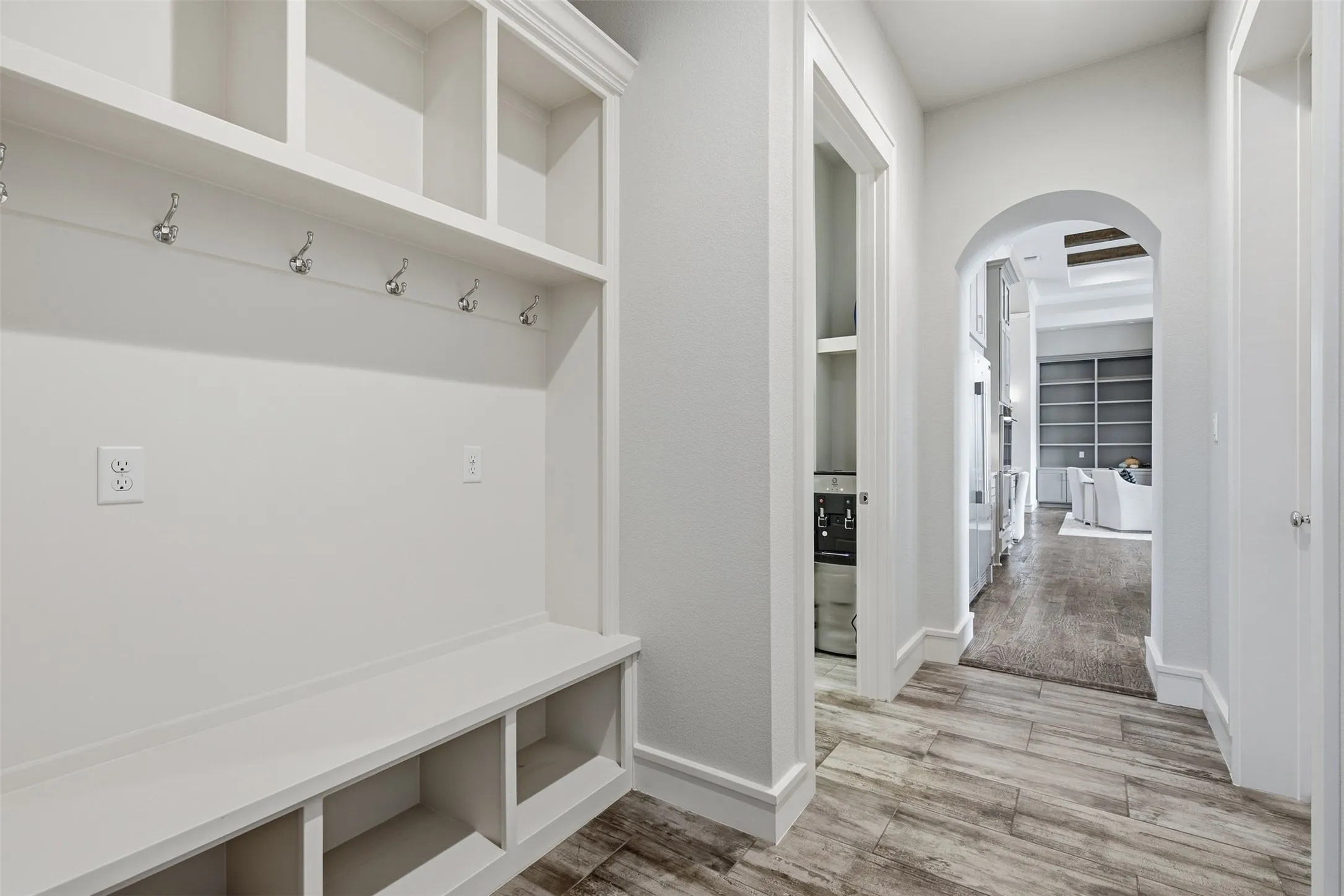 Single Family Residence For Sale in Denton County , 402 Appaloosa Run, Argyle, Texas 76226, 4 Bedroom, 4 Bathroom, 3 Garage spaces, 4,412 Sqft, built in 2016, mls#21392760, Real Estate Agent in Argyle, Homes For Sale in Denton county, Homes For Sale in Argyle, Realtor in Argyle Texas, Real Estate Brokerage Independent Realty Texas, Luminita Cordes Realtor