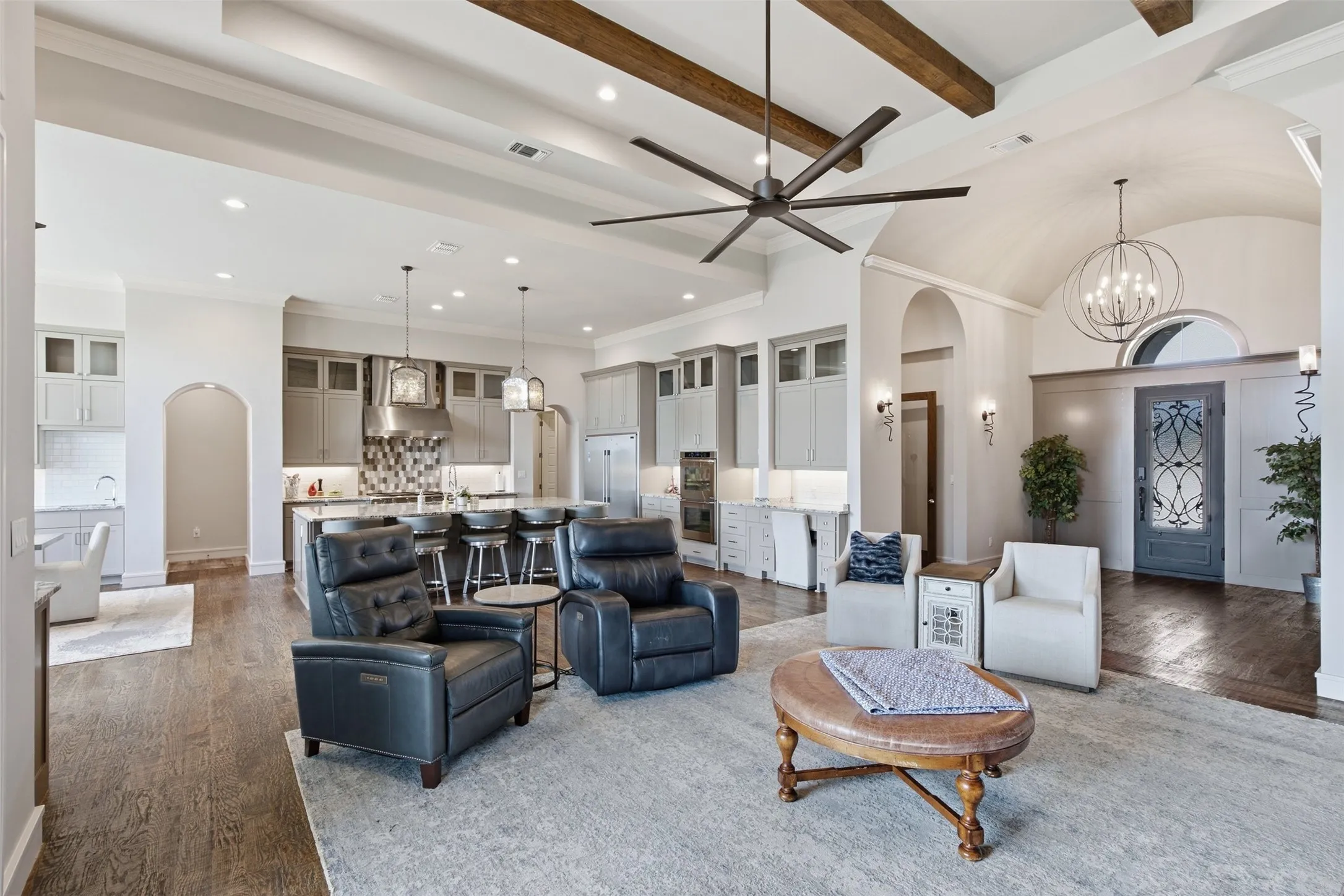 Single Family Residence For Sale in Denton County , 402 Appaloosa Run, Argyle, Texas 76226, 4 Bedroom, 4 Bathroom, 3 Garage spaces, 4,412 Sqft, built in 2016, mls#21392760, Real Estate Agent in Argyle, Homes For Sale in Denton county, Homes For Sale in Argyle, Realtor in Argyle Texas, Real Estate Brokerage Independent Realty Texas, Luminita Cordes Realtor