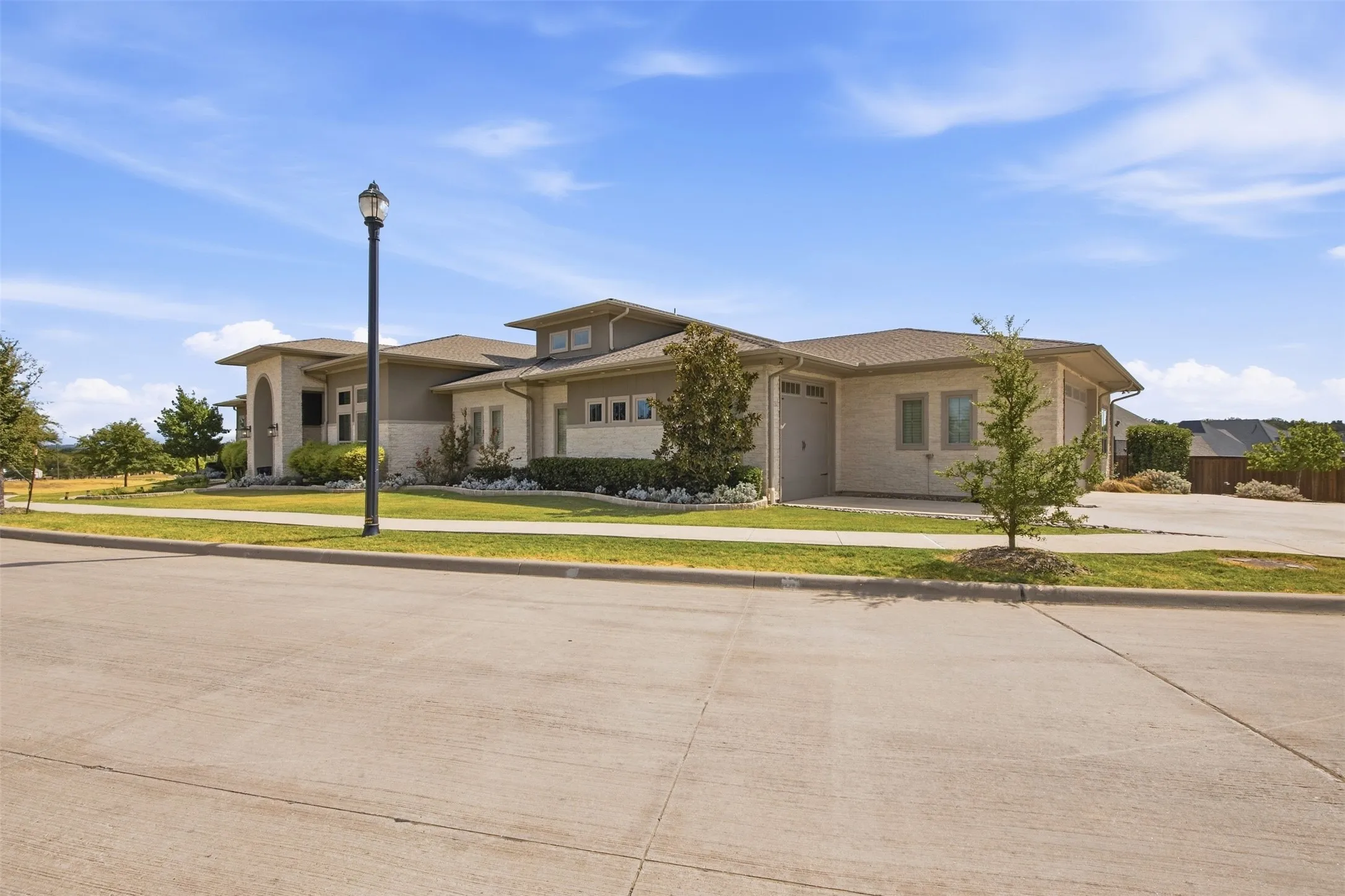 Single Family Residence For Sale in Denton County , 402 Appaloosa Run, Argyle, Texas 76226, 4 Bedroom, 4 Bathroom, 3 Garage spaces, 4,412 Sqft, built in 2016, mls#21392760, Real Estate Agent in Argyle, Homes For Sale in Denton county, Homes For Sale in Argyle, Realtor in Argyle Texas, Real Estate Brokerage Independent Realty Texas, Luminita Cordes Realtor