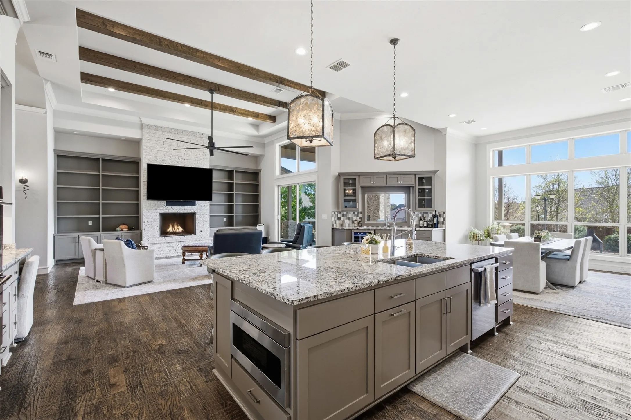 Single Family Residence For Sale in Denton County , 402 Appaloosa Run, Argyle, Texas 76226, 4 Bedroom, 4 Bathroom, 3 Garage spaces, 4,412 Sqft, built in 2016, mls#21392760, Real Estate Agent in Argyle, Homes For Sale in Denton county, Homes For Sale in Argyle, Realtor in Argyle Texas, Real Estate Brokerage Independent Realty Texas, Luminita Cordes Realtor