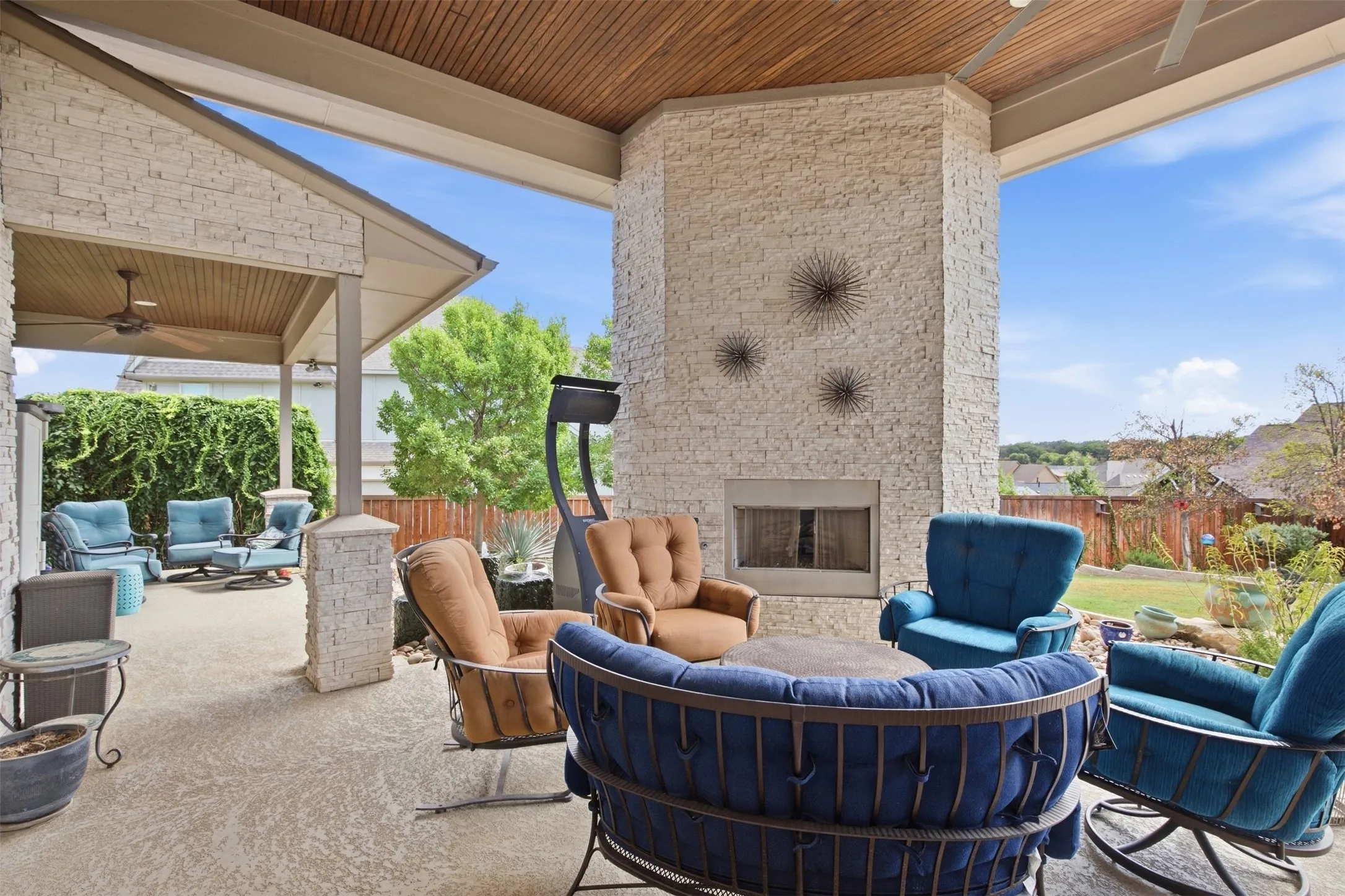 Single Family Residence For Sale in Denton County , 402 Appaloosa Run, Argyle, Texas 76226, 4 Bedroom, 4 Bathroom, 3 Garage spaces, 4,412 Sqft, built in 2016, mls#21392760, Real Estate Agent in Argyle, Homes For Sale in Denton county, Homes For Sale in Argyle, Realtor in Argyle Texas, Real Estate Brokerage Independent Realty Texas, Luminita Cordes Realtor