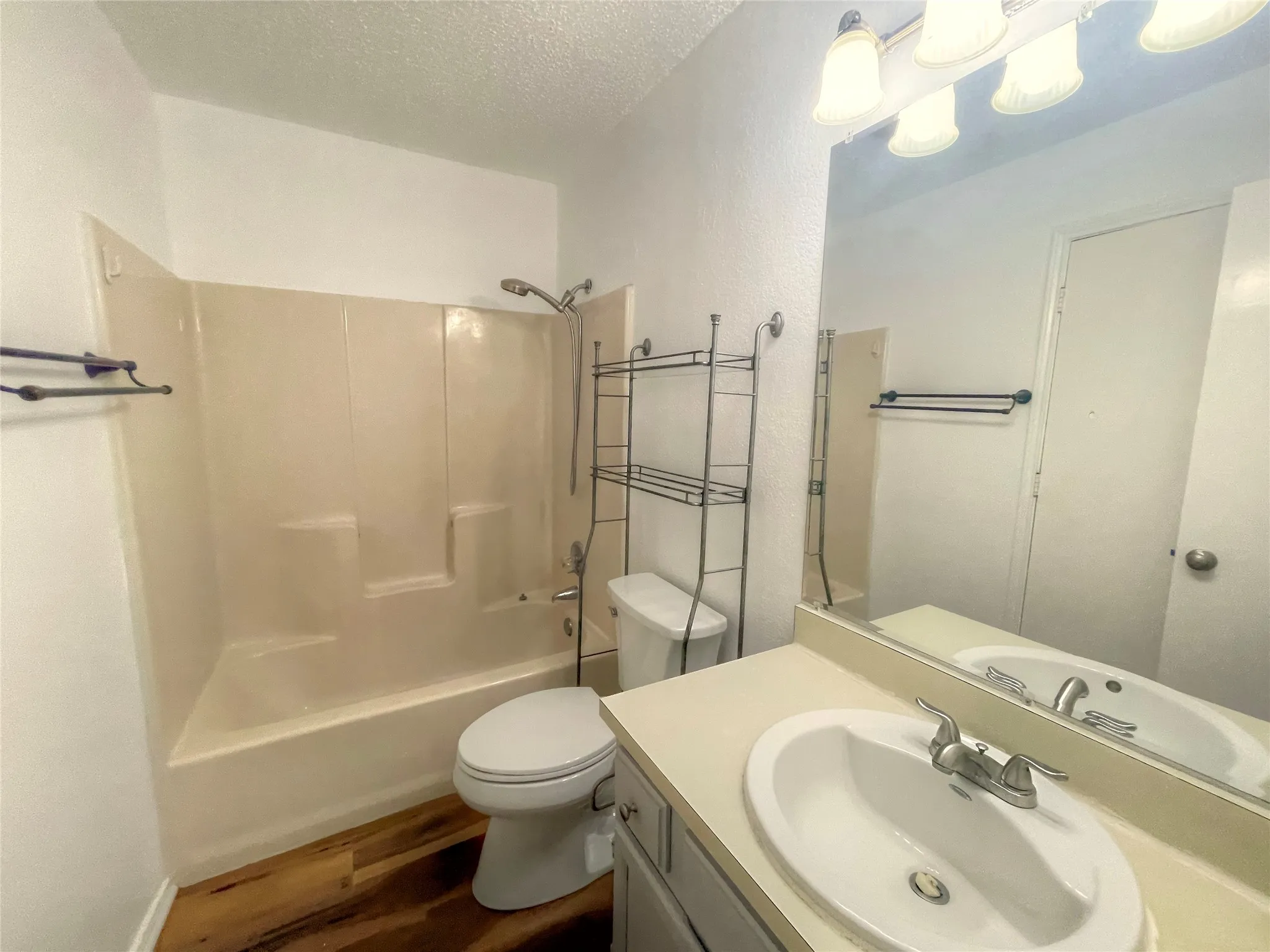 Townhouse For Rent in Tarrant County , 1034 Mckinley Street A, Benbrook, Texas 76126, 2 Bedroom, 2 Bathroom, Garage spaces, 4,320 Sqft, built in 1979, mls#21393040, Real Estate Agent in Benbrook, Homes For Rent in Tarrant county, Homes For Rent in Benbrook, Realtor in Benbrook Texas, Real Estate Brokerage Independent Realty Texas, Luminita Cordes Realtor