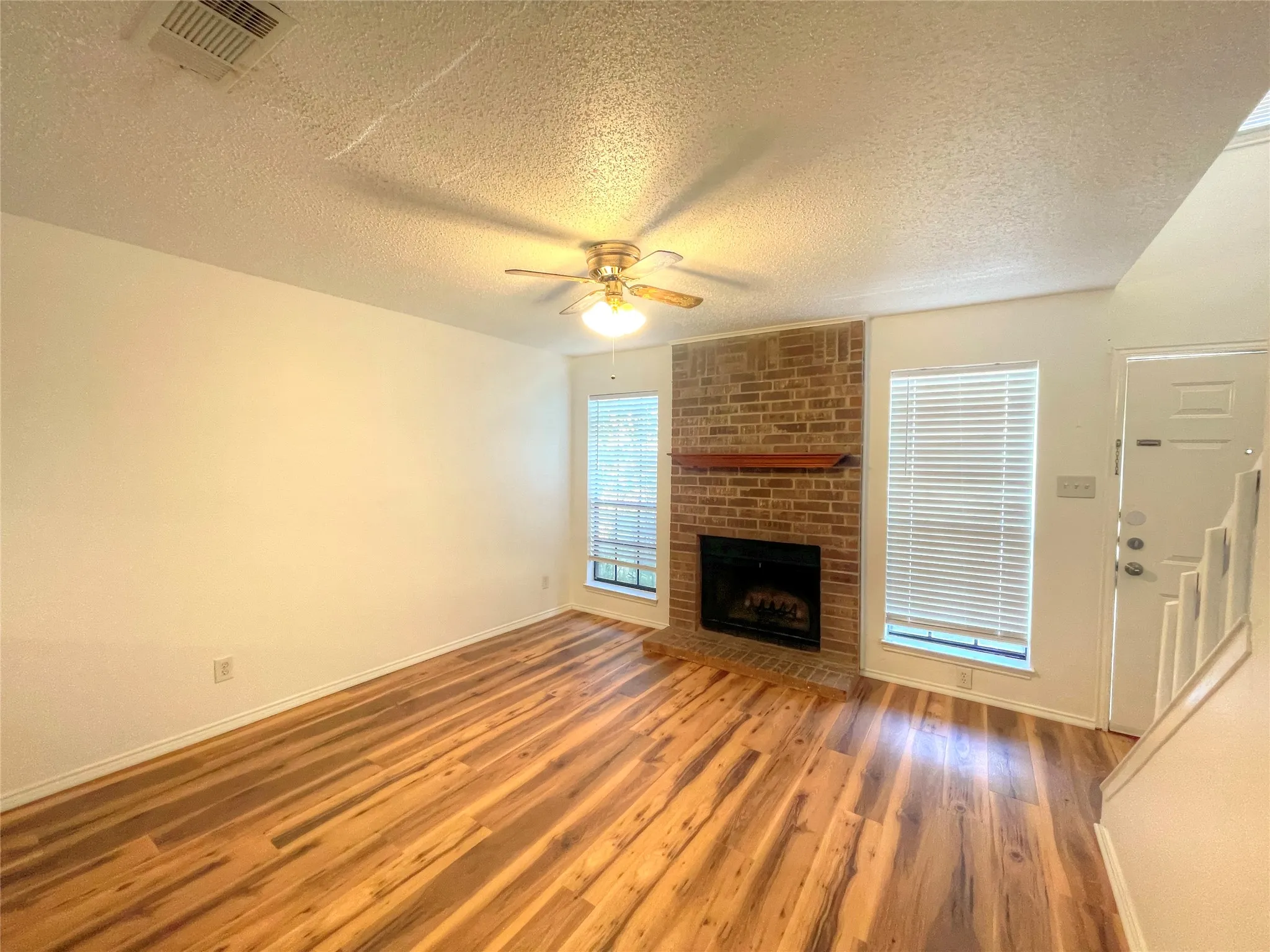 Townhouse For Rent in Tarrant County , 1034 Mckinley Street A, Benbrook, Texas 76126, 2 Bedroom, 2 Bathroom, Garage spaces, 4,320 Sqft, built in 1979, mls#21393040, Real Estate Agent in Benbrook, Homes For Rent in Tarrant county, Homes For Rent in Benbrook, Realtor in Benbrook Texas, Real Estate Brokerage Independent Realty Texas, Luminita Cordes Realtor