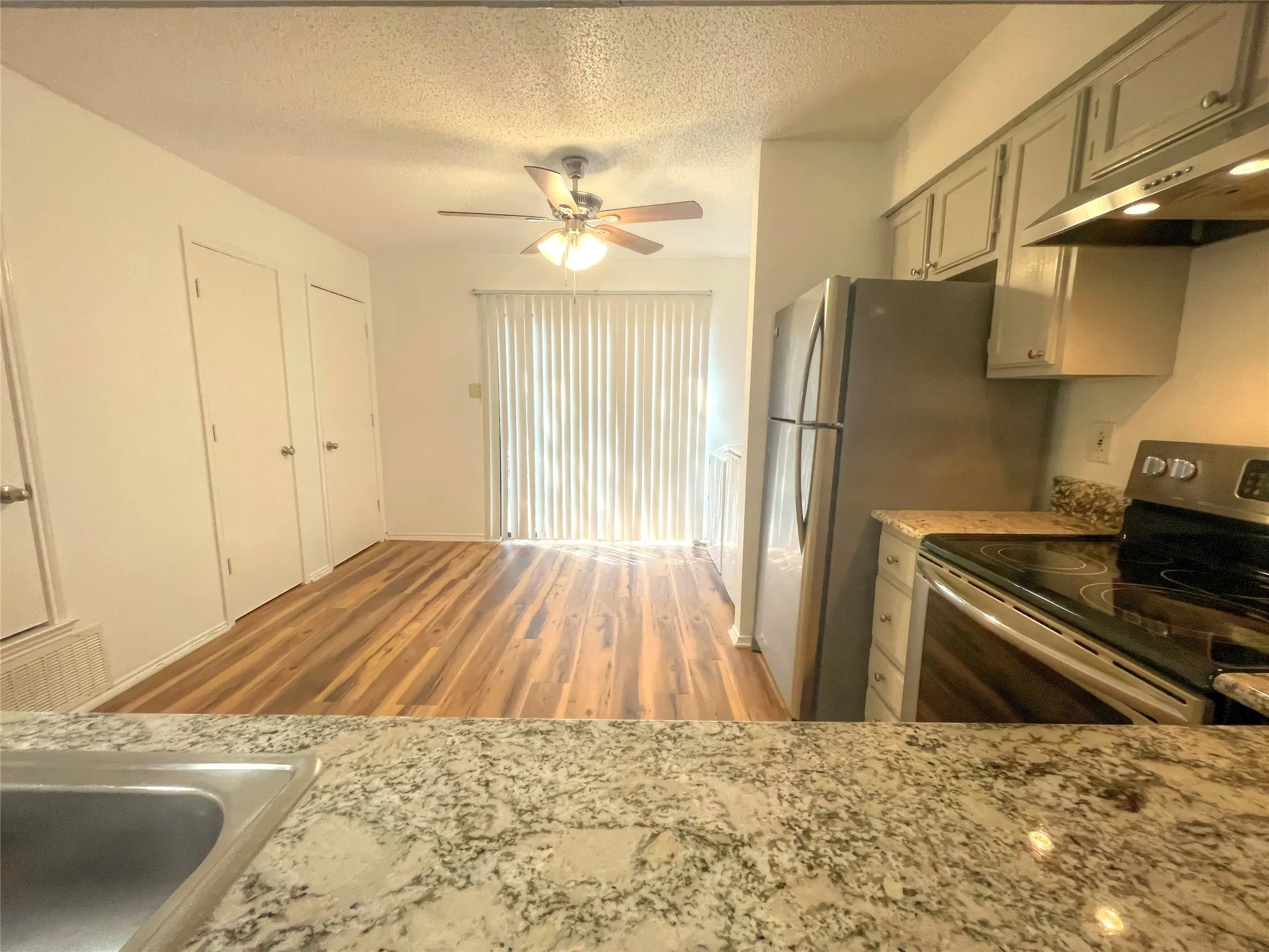 Townhouse For Rent in Tarrant County , 1034 Mckinley Street A, Benbrook, Texas 76126, 2 Bedroom, 2 Bathroom, Garage spaces, 4,320 Sqft, built in 1979, mls#21393040, Real Estate Agent in Benbrook, Homes For Rent in Tarrant county, Homes For Rent in Benbrook, Realtor in Benbrook Texas, Real Estate Brokerage Independent Realty Texas, Luminita Cordes Realtor