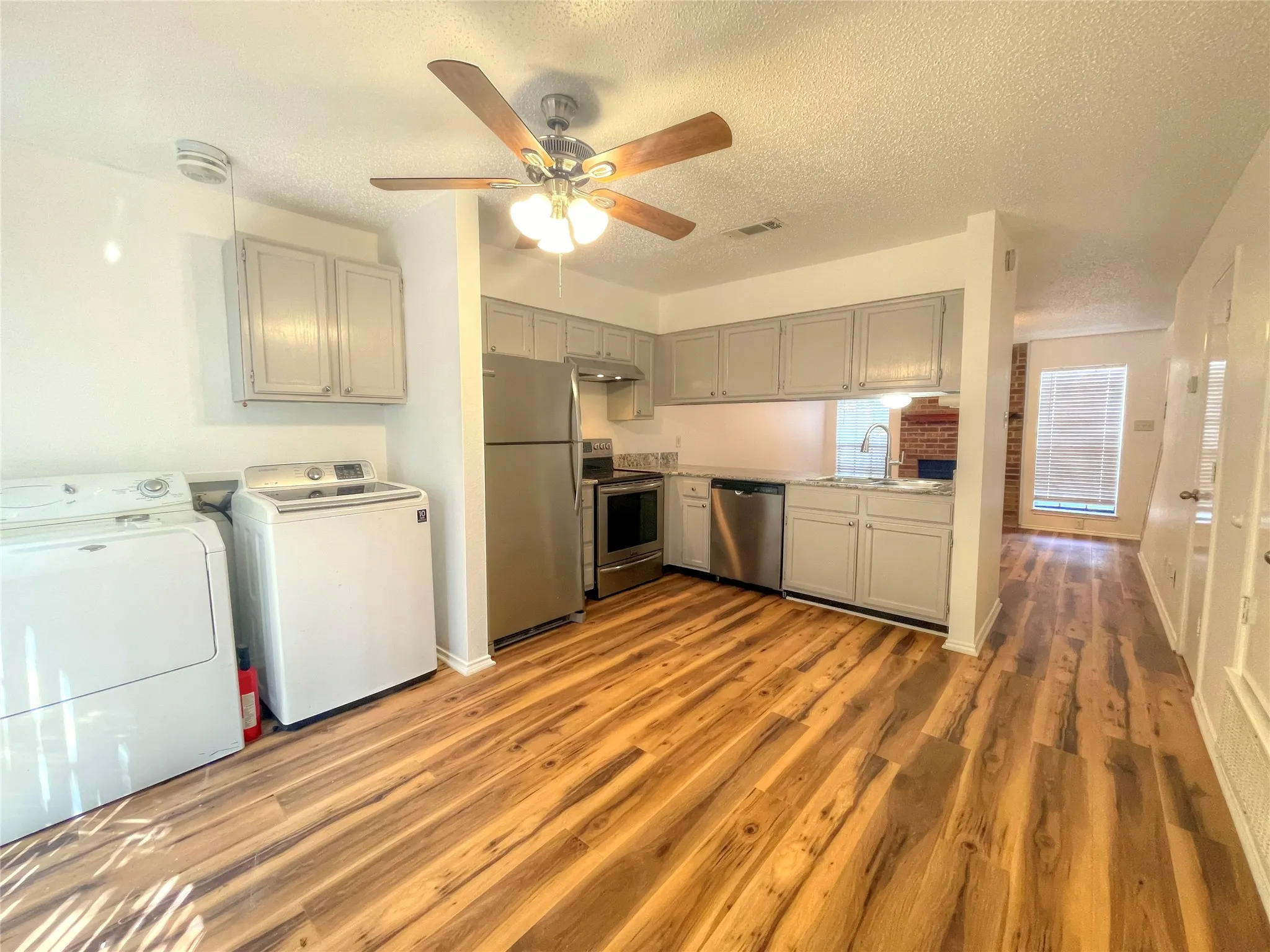 Townhouse For Rent in Tarrant County , 1034 Mckinley Street A, Benbrook, Texas 76126, 2 Bedroom, 2 Bathroom, Garage spaces, 4,320 Sqft, built in 1979, mls#21393040, Real Estate Agent in Benbrook, Homes For Rent in Tarrant county, Homes For Rent in Benbrook, Realtor in Benbrook Texas, Real Estate Brokerage Independent Realty Texas, Luminita Cordes Realtor