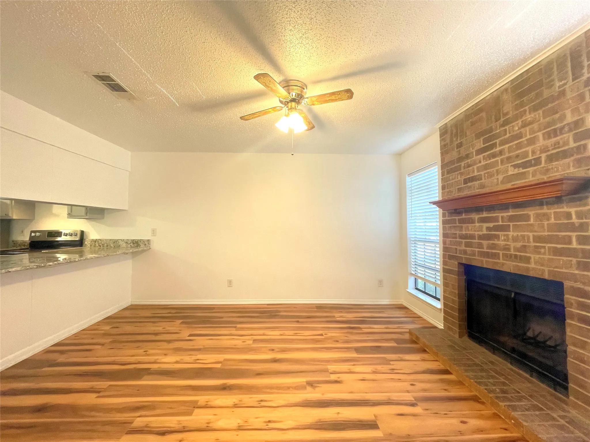 Townhouse For Rent in Tarrant County , 1034 Mckinley Street A, Benbrook, Texas 76126, 2 Bedroom, 2 Bathroom, Garage spaces, 4,320 Sqft, built in 1979, mls#21393040, Real Estate Agent in Benbrook, Homes For Rent in Tarrant county, Homes For Rent in Benbrook, Realtor in Benbrook Texas, Real Estate Brokerage Independent Realty Texas, Luminita Cordes Realtor