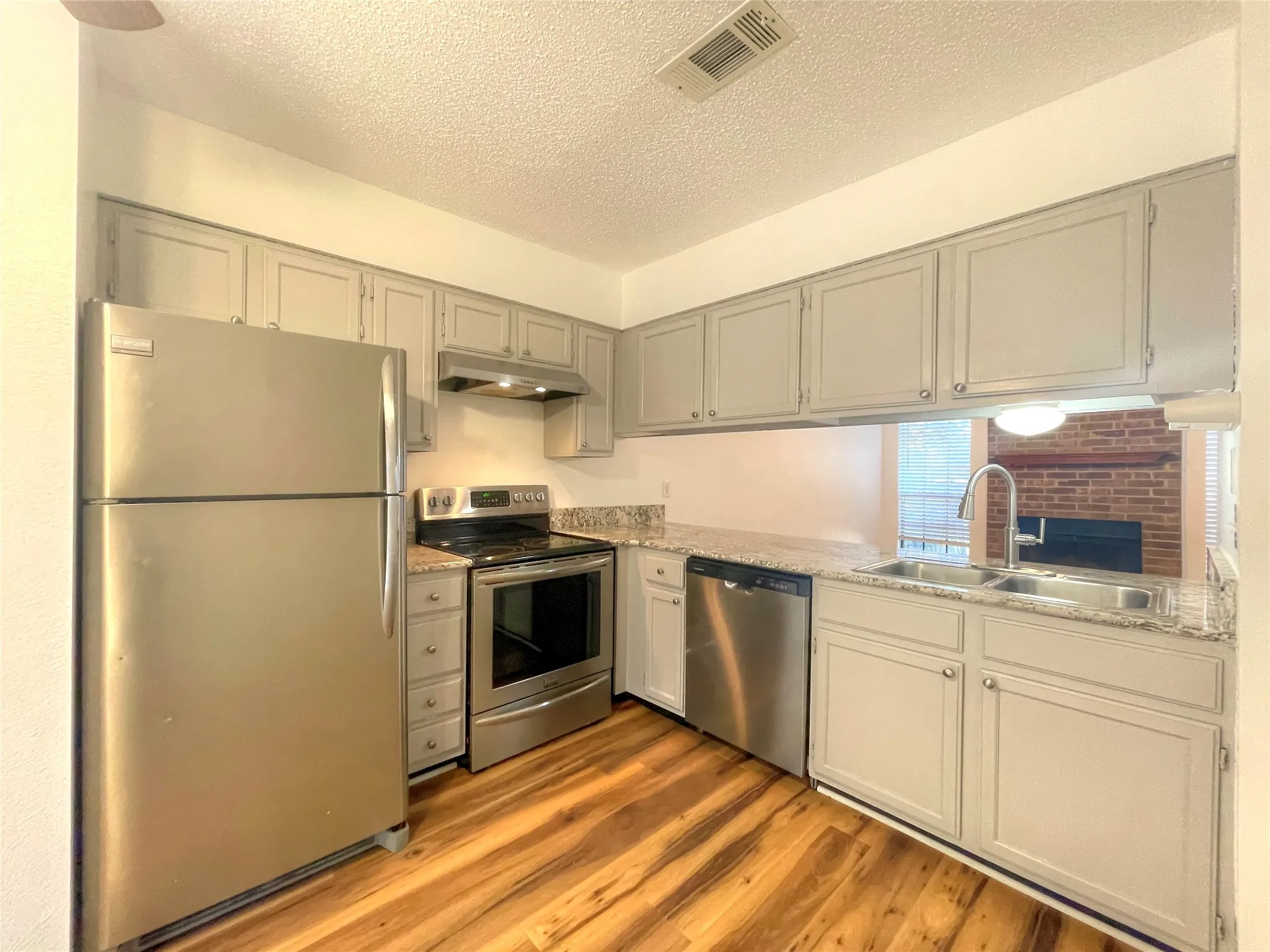 Townhouse For Rent in Tarrant County , 1034 Mckinley Street A, Benbrook, Texas 76126, 2 Bedroom, 2 Bathroom, Garage spaces, 4,320 Sqft, built in 1979, mls#21393040, Real Estate Agent in Benbrook, Homes For Rent in Tarrant county, Homes For Rent in Benbrook, Realtor in Benbrook Texas, Real Estate Brokerage Independent Realty Texas, Luminita Cordes Realtor