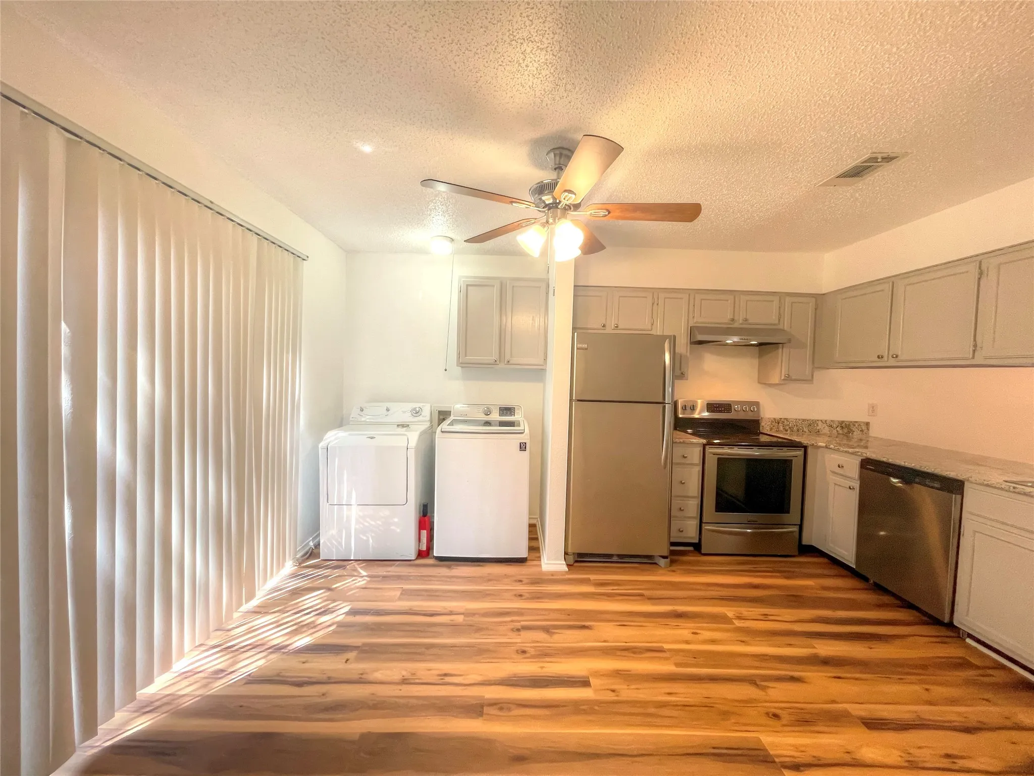 Townhouse For Rent in Tarrant County , 1034 Mckinley Street A, Benbrook, Texas 76126, 2 Bedroom, 2 Bathroom, Garage spaces, 4,320 Sqft, built in 1979, mls#21393040, Real Estate Agent in Benbrook, Homes For Rent in Tarrant county, Homes For Rent in Benbrook, Realtor in Benbrook Texas, Real Estate Brokerage Independent Realty Texas, Luminita Cordes Realtor