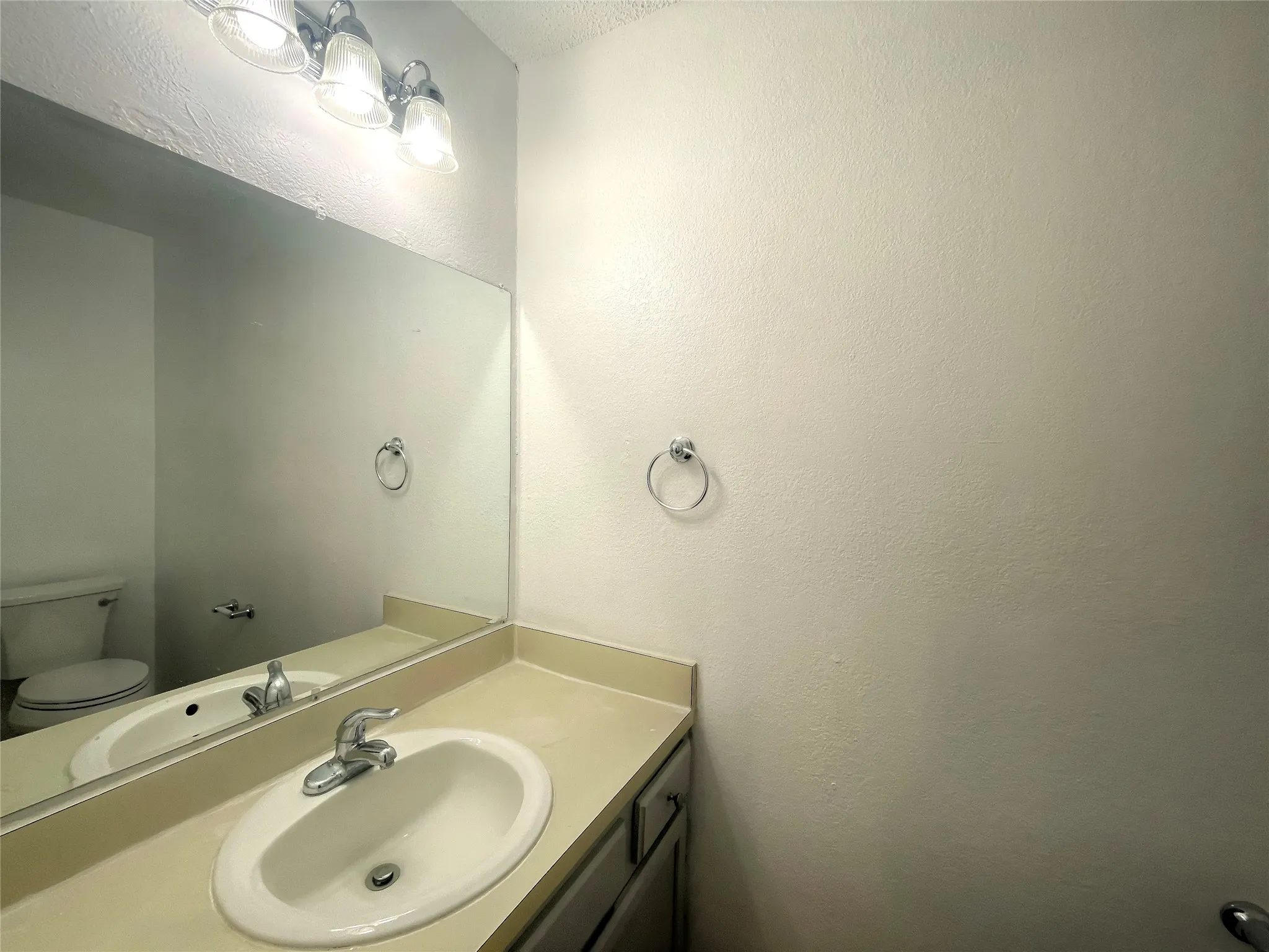 Townhouse For Rent in Tarrant County , 1034 Mckinley Street A, Benbrook, Texas 76126, 2 Bedroom, 2 Bathroom, Garage spaces, 4,320 Sqft, built in 1979, mls#21393040, Real Estate Agent in Benbrook, Homes For Rent in Tarrant county, Homes For Rent in Benbrook, Realtor in Benbrook Texas, Real Estate Brokerage Independent Realty Texas, Luminita Cordes Realtor
