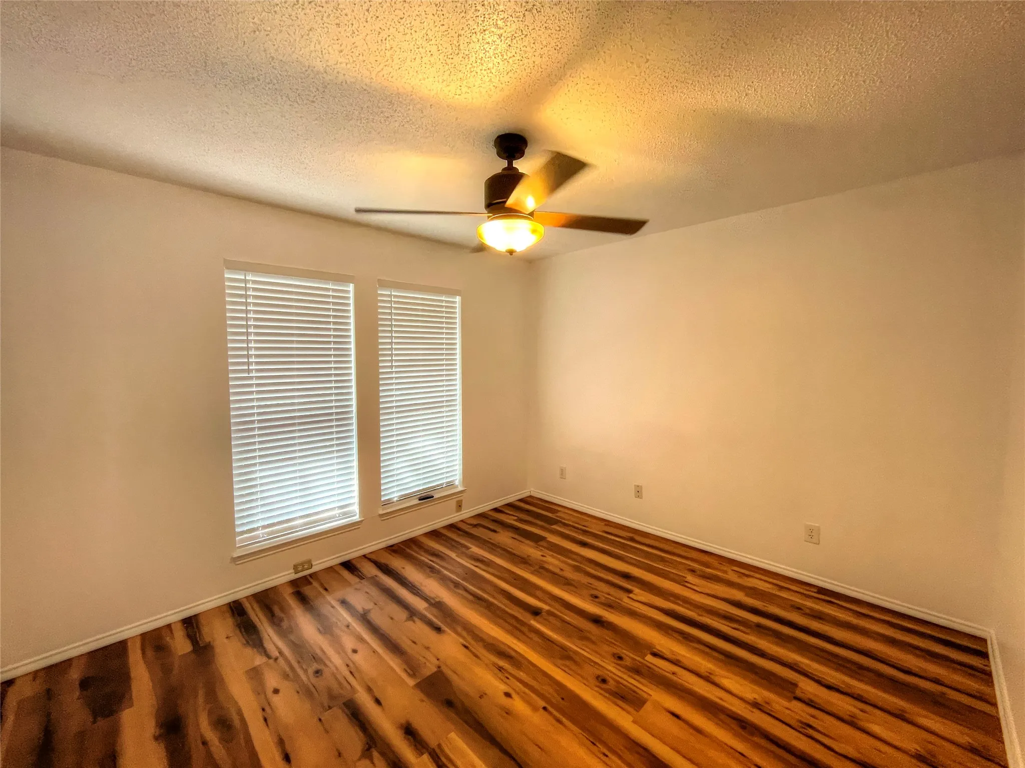 Townhouse For Rent in Tarrant County , 1034 Mckinley Street A, Benbrook, Texas 76126, 2 Bedroom, 2 Bathroom, Garage spaces, 4,320 Sqft, built in 1979, mls#21393040, Real Estate Agent in Benbrook, Homes For Rent in Tarrant county, Homes For Rent in Benbrook, Realtor in Benbrook Texas, Real Estate Brokerage Independent Realty Texas, Luminita Cordes Realtor