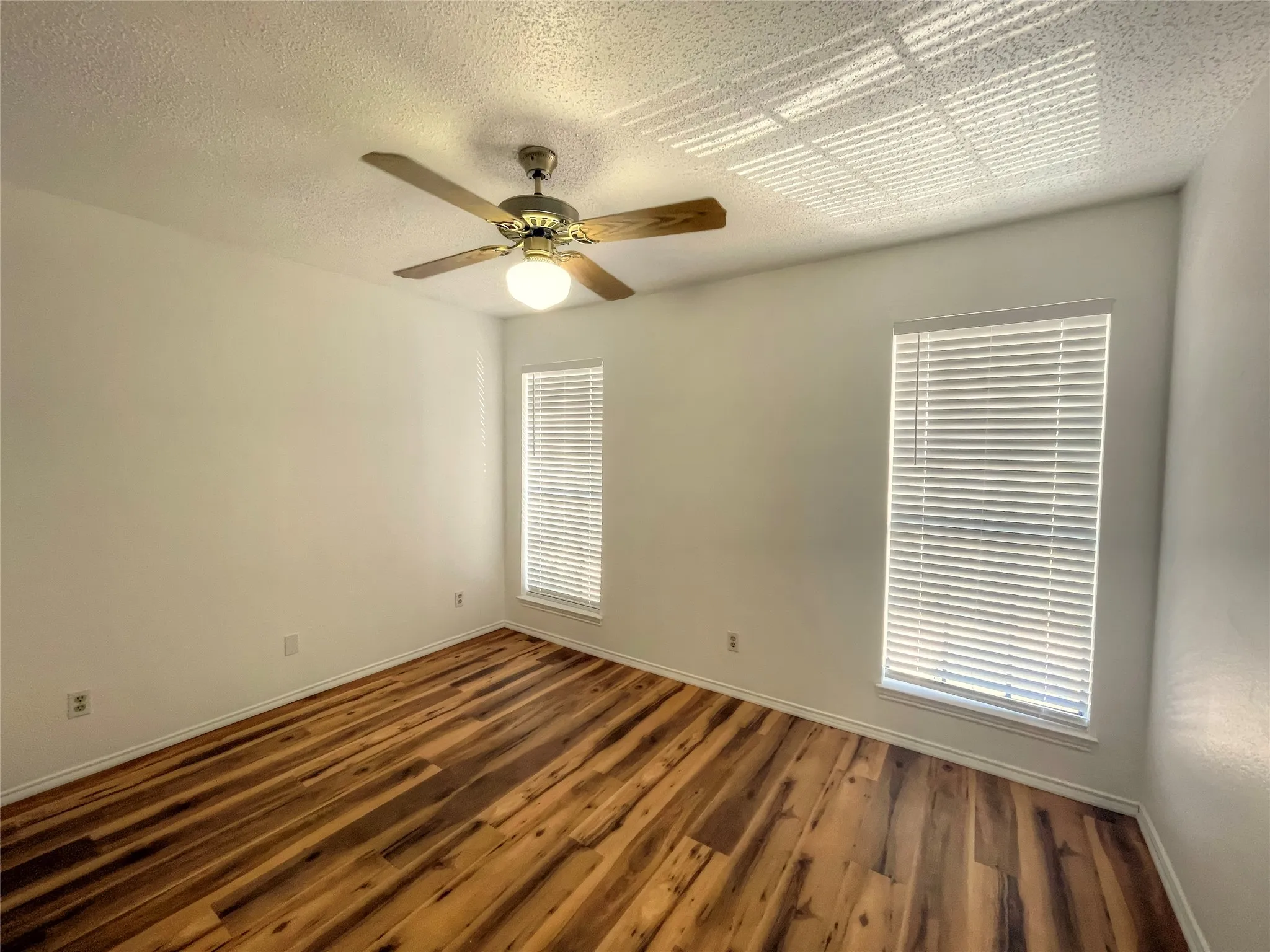 Townhouse For Rent in Tarrant County , 1034 Mckinley Street A, Benbrook, Texas 76126, 2 Bedroom, 2 Bathroom, Garage spaces, 4,320 Sqft, built in 1979, mls#21393040, Real Estate Agent in Benbrook, Homes For Rent in Tarrant county, Homes For Rent in Benbrook, Realtor in Benbrook Texas, Real Estate Brokerage Independent Realty Texas, Luminita Cordes Realtor