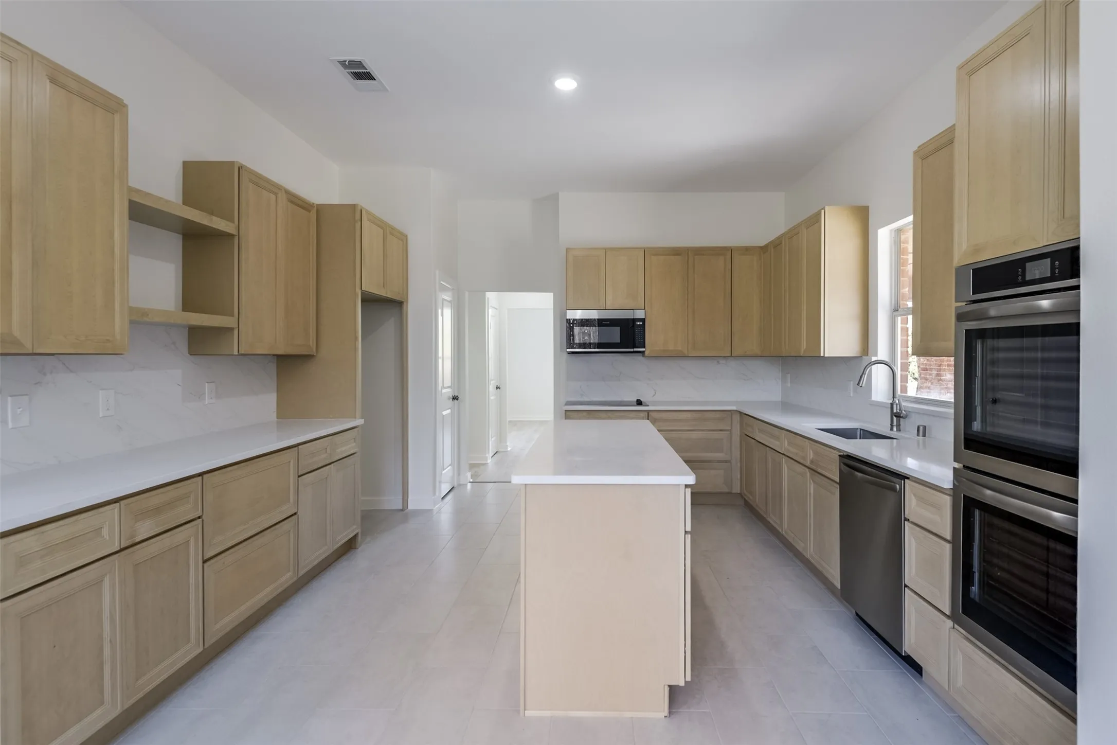 Single Family Residence For Rent in Tarrant County , 2916 Forestwood Drive, Arlington, Texas 76006, 5 Bedroom, 4 Bathroom, 2 Garage spaces, 3,502 Sqft, built in 1996, mls#21393042, Real Estate Agent in Arlington, Homes For Rent in Tarrant county, Homes For Rent in Arlington, Realtor in Arlington Texas, Real Estate Brokerage Independent Realty Texas, Luminita Cordes Realtor