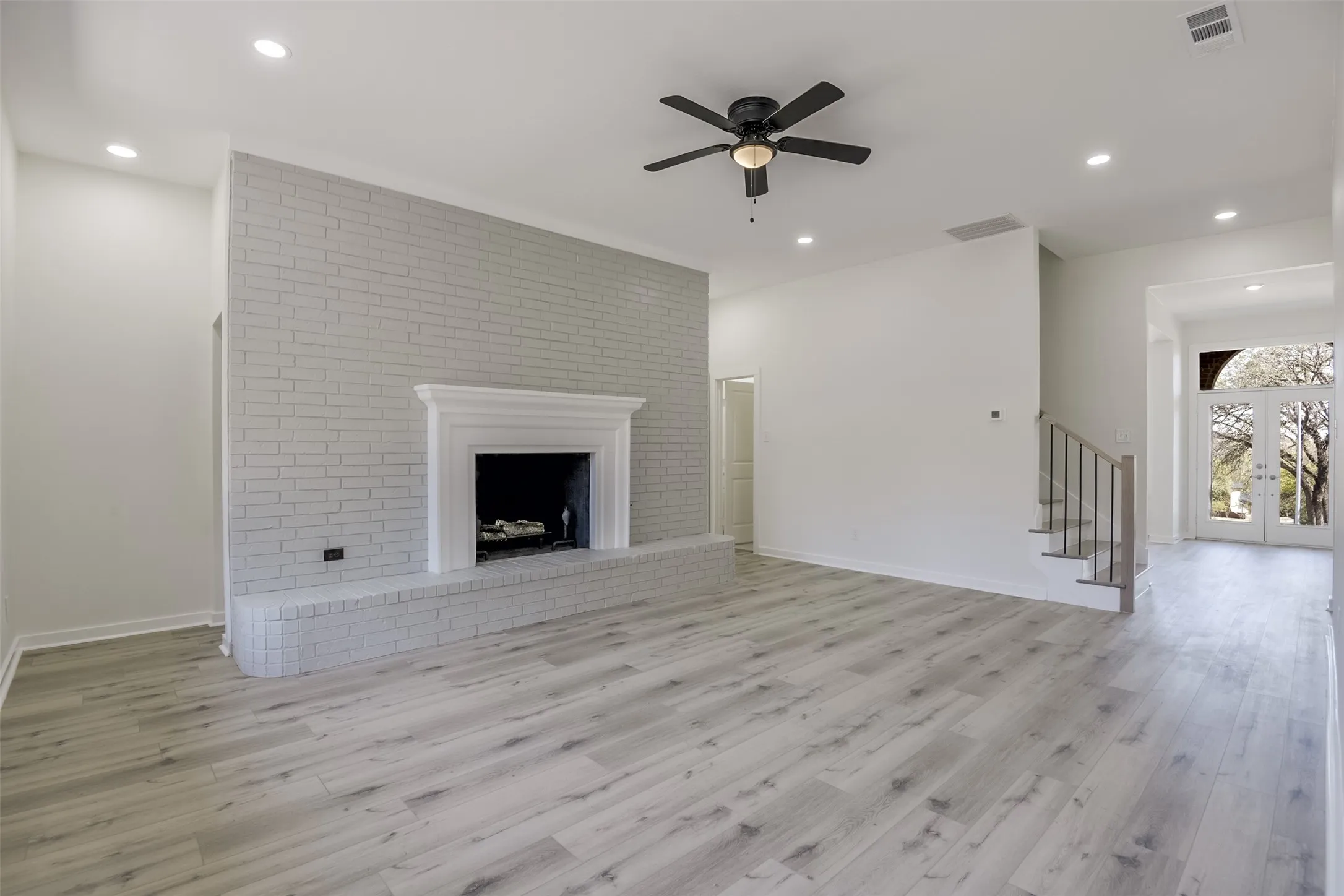 Single Family Residence For Rent in Tarrant County , 2916 Forestwood Drive, Arlington, Texas 76006, 5 Bedroom, 4 Bathroom, 2 Garage spaces, 3,502 Sqft, built in 1996, mls#21393042, Real Estate Agent in Arlington, Homes For Rent in Tarrant county, Homes For Rent in Arlington, Realtor in Arlington Texas, Real Estate Brokerage Independent Realty Texas, Luminita Cordes Realtor