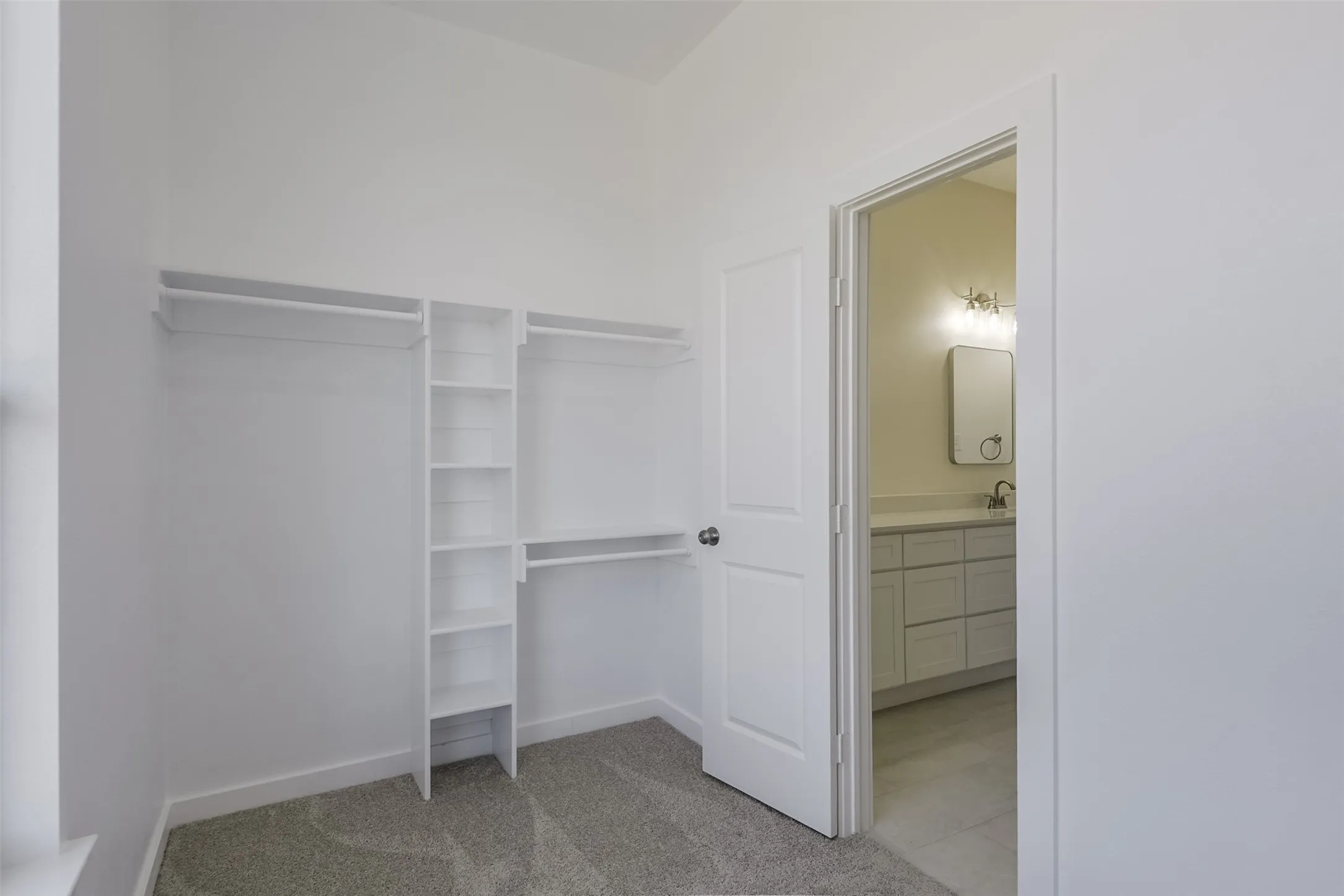 Single Family Residence For Rent in Tarrant County , 2916 Forestwood Drive, Arlington, Texas 76006, 5 Bedroom, 4 Bathroom, 2 Garage spaces, 3,502 Sqft, built in 1996, mls#21393042, Real Estate Agent in Arlington, Homes For Rent in Tarrant county, Homes For Rent in Arlington, Realtor in Arlington Texas, Real Estate Brokerage Independent Realty Texas, Luminita Cordes Realtor