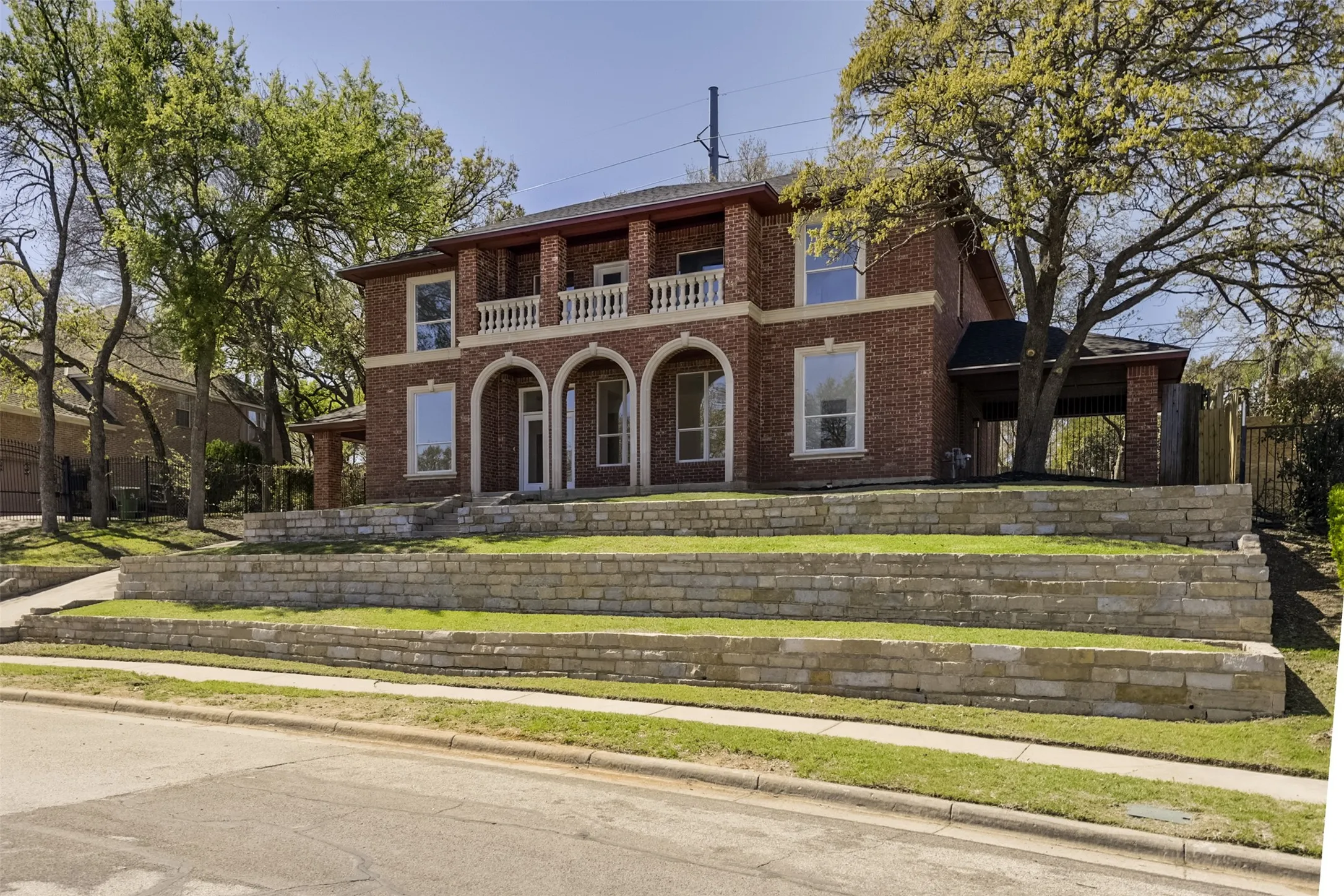 Single Family Residence For Rent in Tarrant County , 2916 Forestwood Drive, Arlington, Texas 76006, 5 Bedroom, 4 Bathroom, 2 Garage spaces, 3,502 Sqft, built in 1996, mls#21393042, Real Estate Agent in Arlington, Homes For Rent in Tarrant county, Homes For Rent in Arlington, Realtor in Arlington Texas, Real Estate Brokerage Independent Realty Texas, Luminita Cordes Realtor