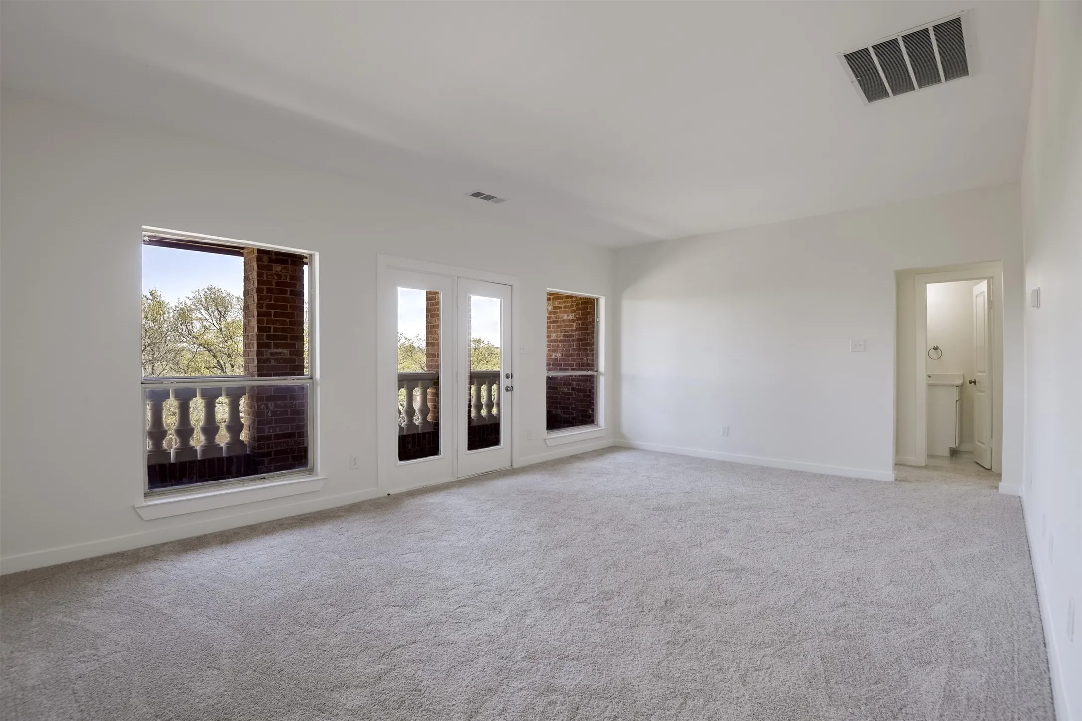 Single Family Residence For Rent in Tarrant County , 2916 Forestwood Drive, Arlington, Texas 76006, 5 Bedroom, 4 Bathroom, 2 Garage spaces, 3,502 Sqft, built in 1996, mls#21393042, Real Estate Agent in Arlington, Homes For Rent in Tarrant county, Homes For Rent in Arlington, Realtor in Arlington Texas, Real Estate Brokerage Independent Realty Texas, Luminita Cordes Realtor