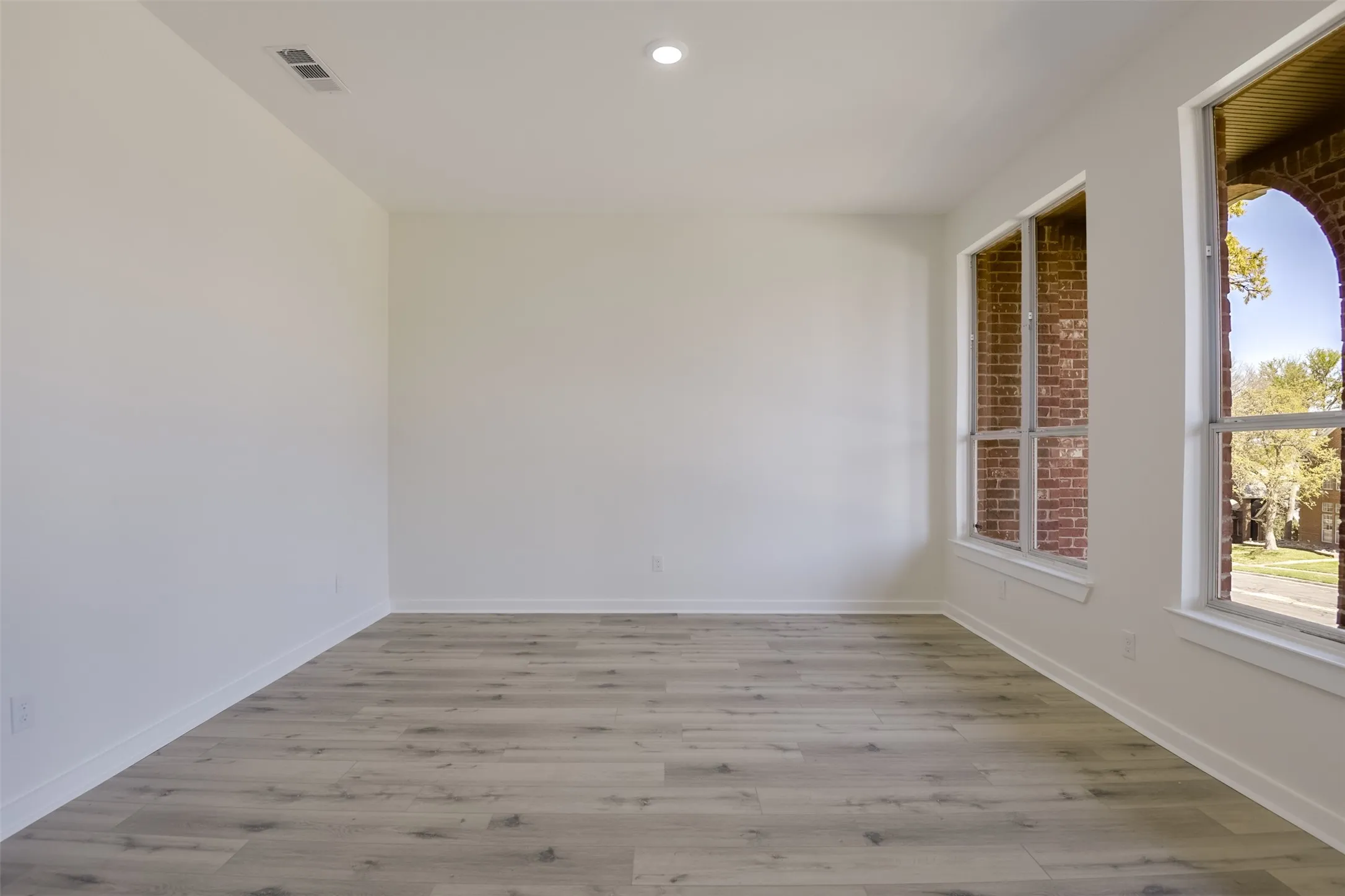 Single Family Residence For Rent in Tarrant County , 2916 Forestwood Drive, Arlington, Texas 76006, 5 Bedroom, 4 Bathroom, 2 Garage spaces, 3,502 Sqft, built in 1996, mls#21393042, Real Estate Agent in Arlington, Homes For Rent in Tarrant county, Homes For Rent in Arlington, Realtor in Arlington Texas, Real Estate Brokerage Independent Realty Texas, Luminita Cordes Realtor