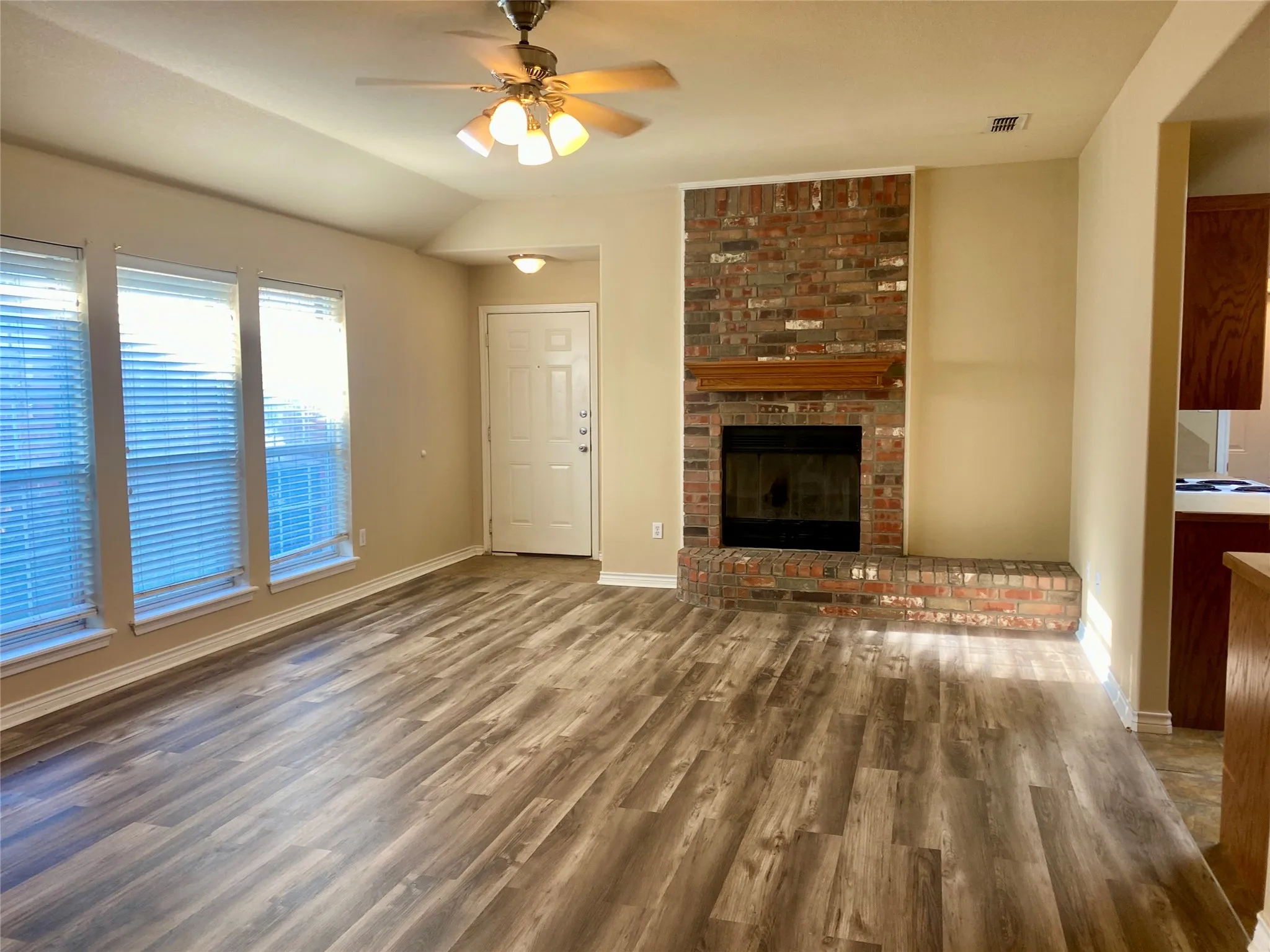 Duplex For Rent in Taylor County , 2401 Independence Boulevard, Abilene, Texas 79601, 3 Bedroom, 2 Bathroom, 2 Garage spaces, 2,610 Sqft, built in 2006, mls#21392985, Real Estate Agent in Abilene, Homes For Rent in Taylor county, Homes For Rent in Abilene, Realtor in Abilene Texas, Real Estate Brokerage Independent Realty Texas, Luminita Cordes Realtor