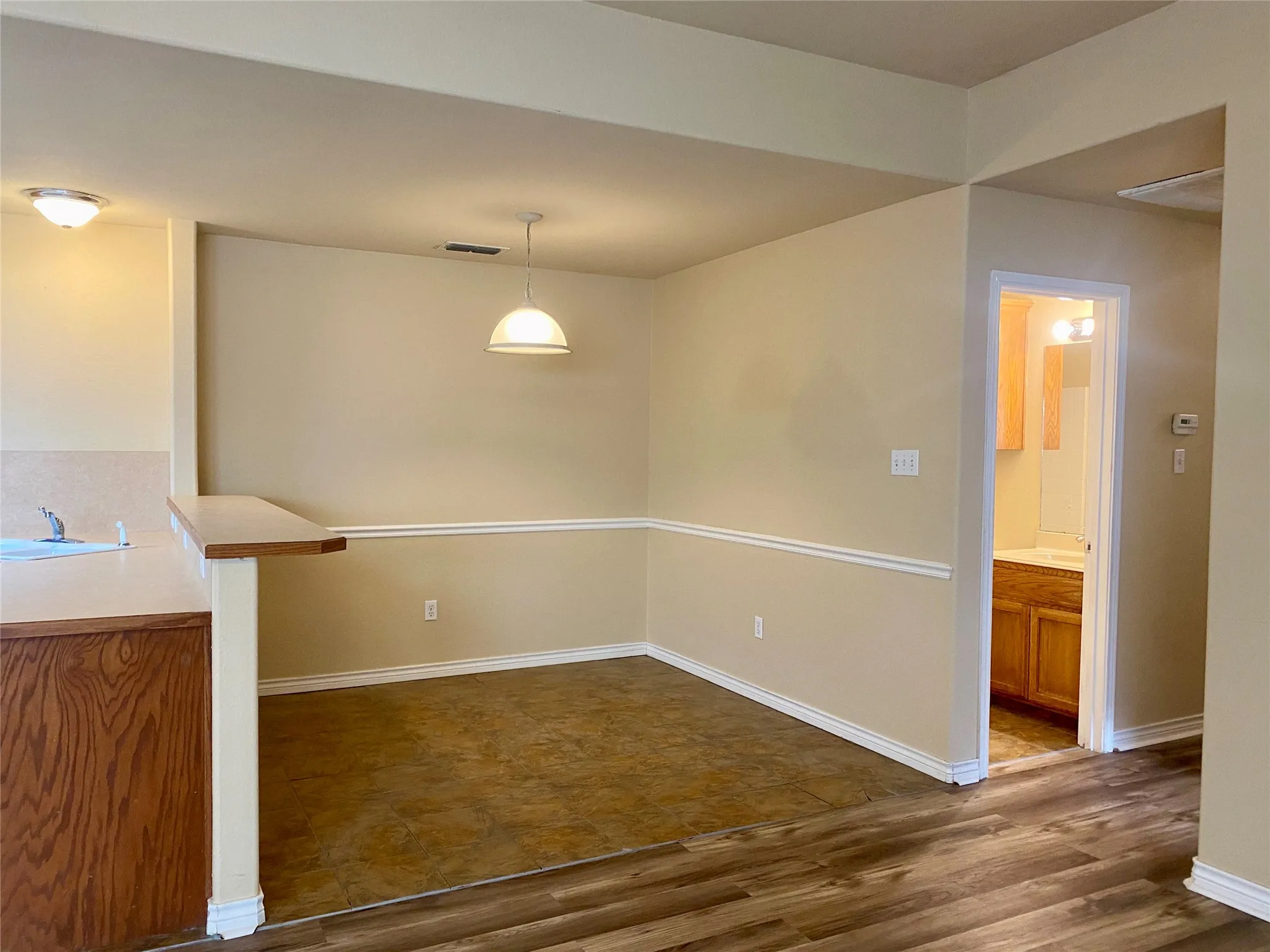 Duplex For Rent in Taylor County , 2401 Independence Boulevard, Abilene, Texas 79601, 3 Bedroom, 2 Bathroom, 2 Garage spaces, 2,610 Sqft, built in 2006, mls#21392985, Real Estate Agent in Abilene, Homes For Rent in Taylor county, Homes For Rent in Abilene, Realtor in Abilene Texas, Real Estate Brokerage Independent Realty Texas, Luminita Cordes Realtor
