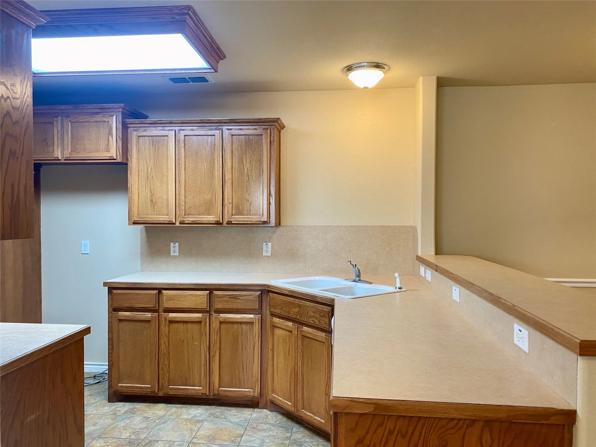 Duplex For Rent in Taylor County , 2401 Independence Boulevard, Abilene, Texas 79601, 3 Bedroom, 2 Bathroom, 2 Garage spaces, 2,610 Sqft, built in 2006, mls#21392985, Real Estate Agent in Abilene, Homes For Rent in Taylor county, Homes For Rent in Abilene, Realtor in Abilene Texas, Real Estate Brokerage Independent Realty Texas, Luminita Cordes Realtor
