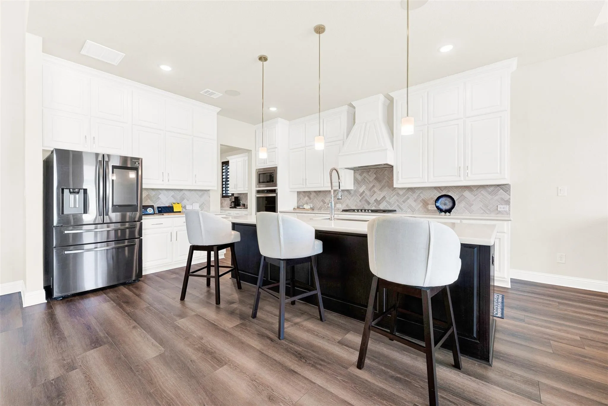 Single Family Residence For Sale in Denton County , 915 Blueberry Way, Northlake, Texas 76247, 4 Bedroom, 4 Bathroom, 3 Garage spaces, 3,699 Sqft, built in 2020, mls#21390714, Real Estate Agent in Northlake, Homes For Sale in Denton county, Homes For Sale in Northlake, Realtor in Northlake Texas, Real Estate Brokerage Independent Realty Texas, Luminita Cordes Realtor